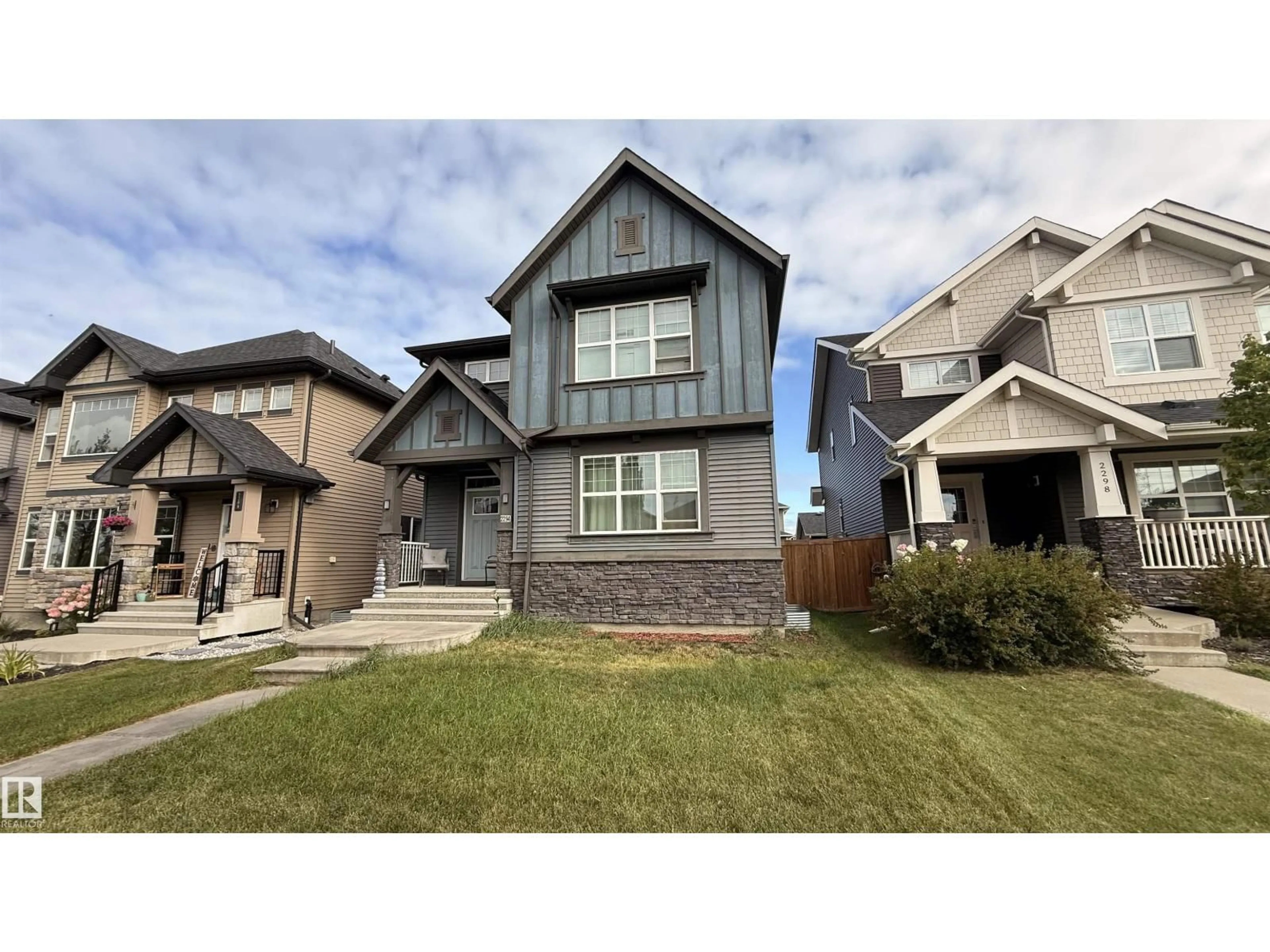 Home with vinyl exterior material, street for 2294 ASPEN TR, Sherwood Park Alberta T8H0W4