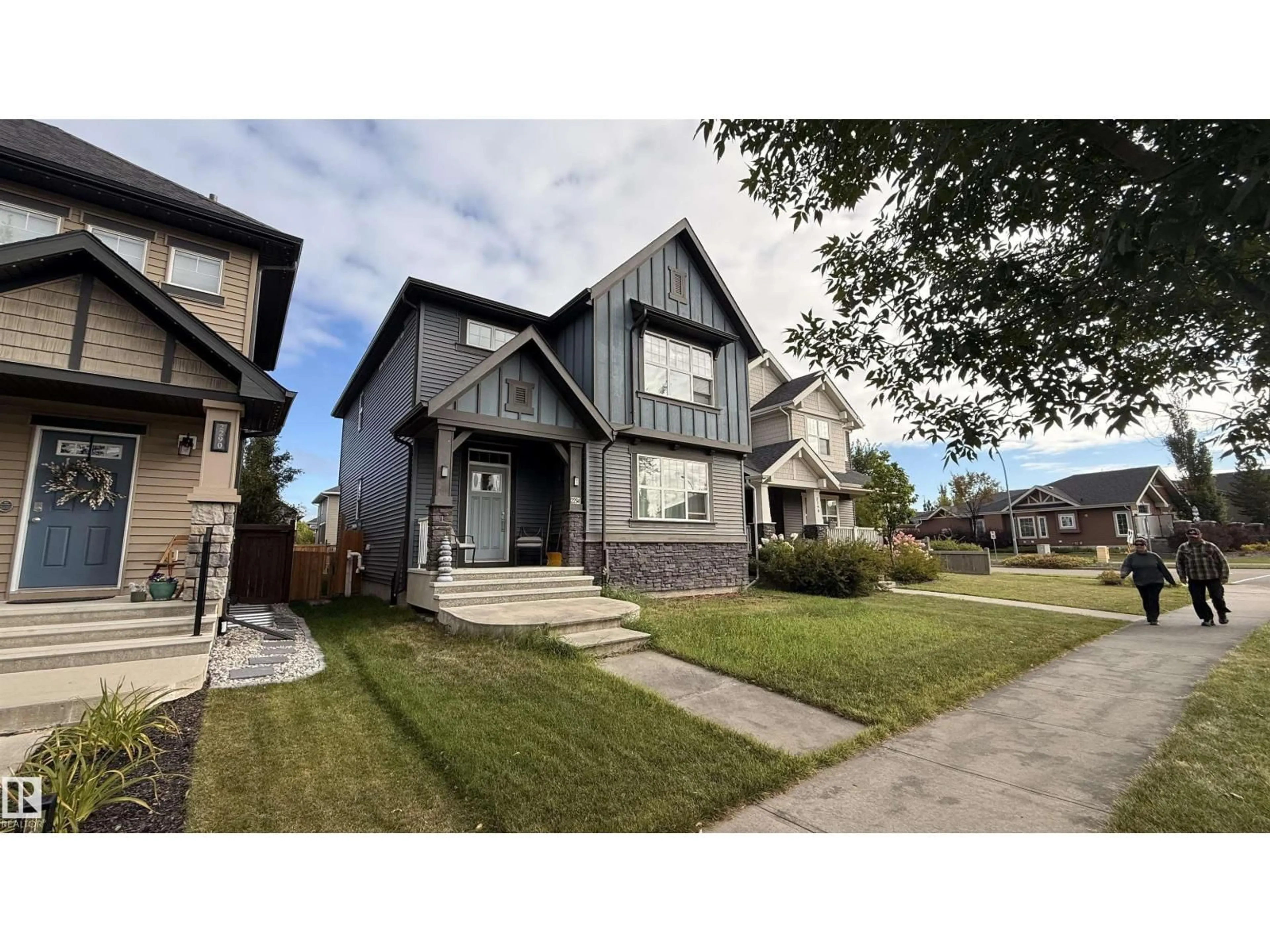 Home with vinyl exterior material, street for 2294 ASPEN TR, Sherwood Park Alberta T8H0W4