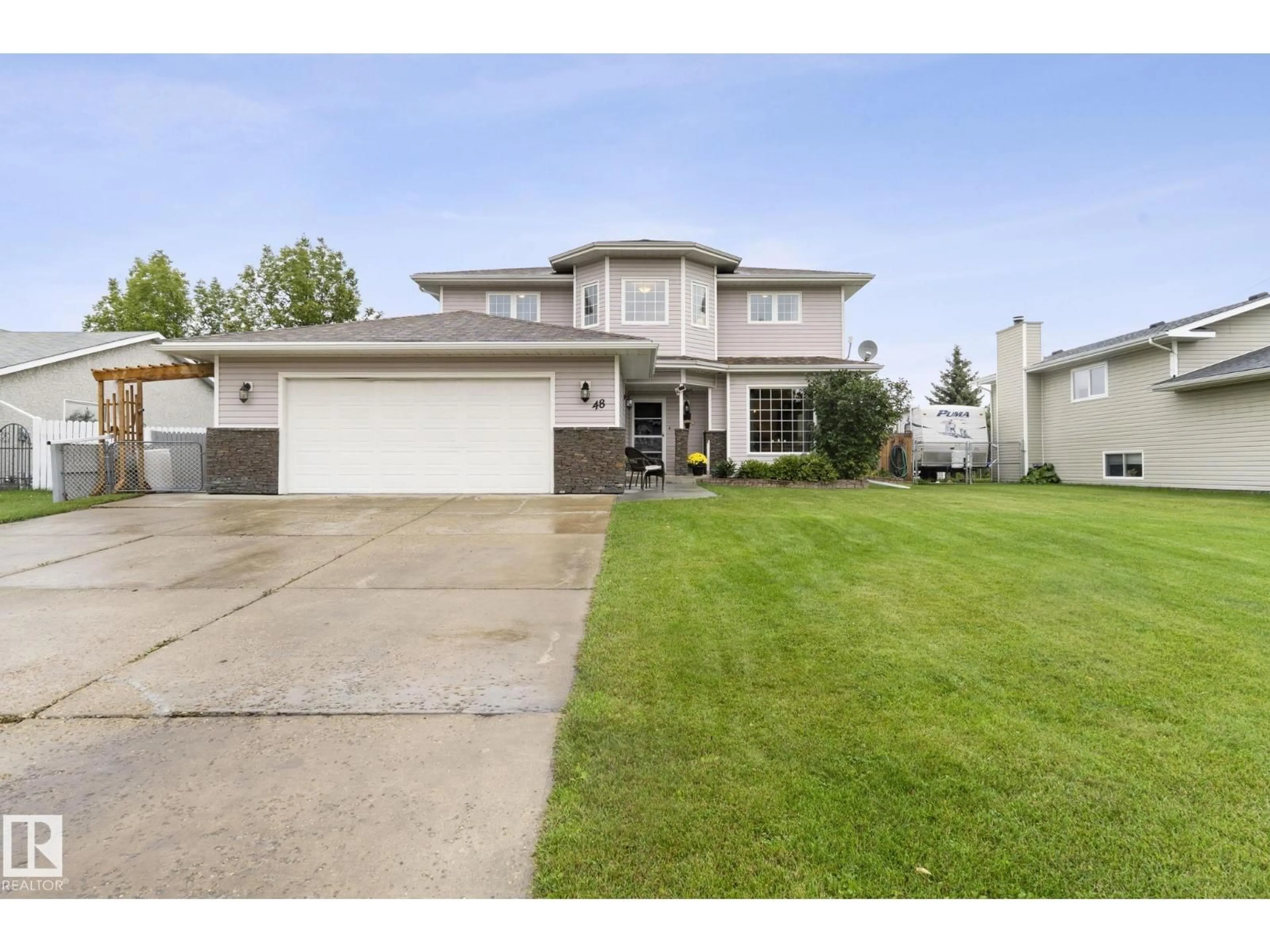 Home with vinyl exterior material, street for 48 MILL RD, Cardiff Alberta T8R1N7
