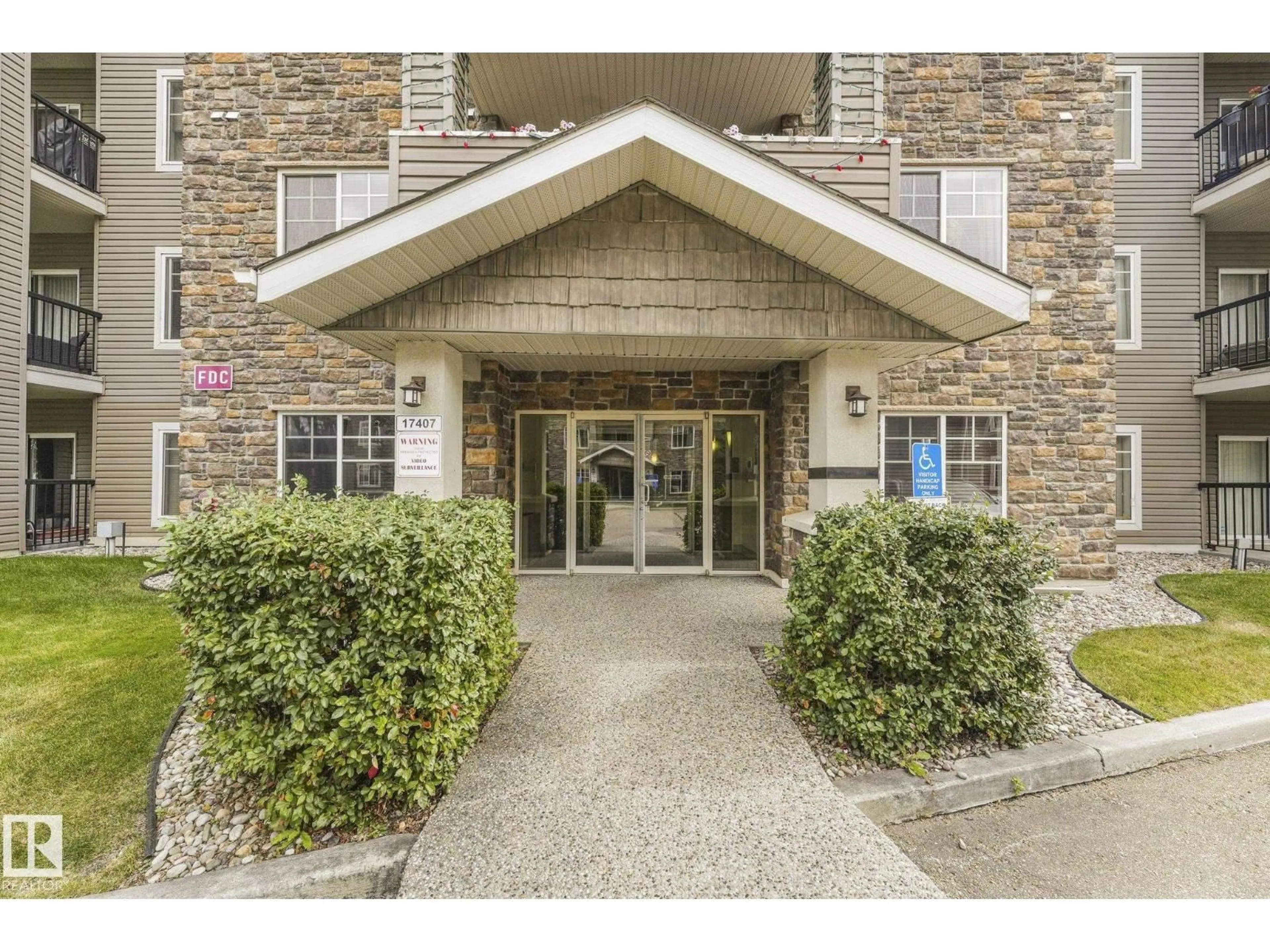 Indoor foyer for #311 - 17407 99 AV, Edmonton Alberta T5T0W7
