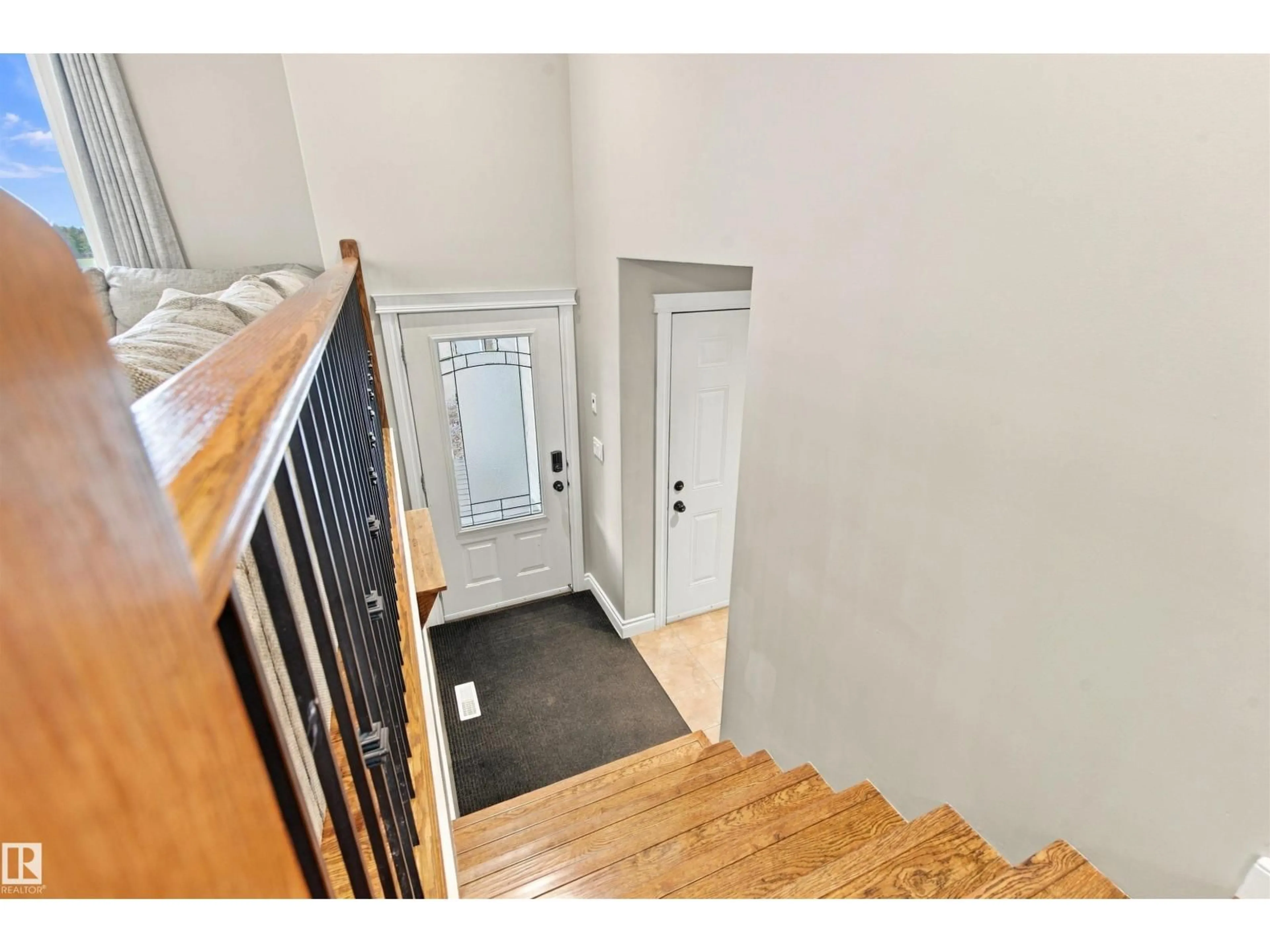 Indoor entryway for 10 42230 TWP RD RD, Rural Bonnyville M.D. Alberta T9M1P2