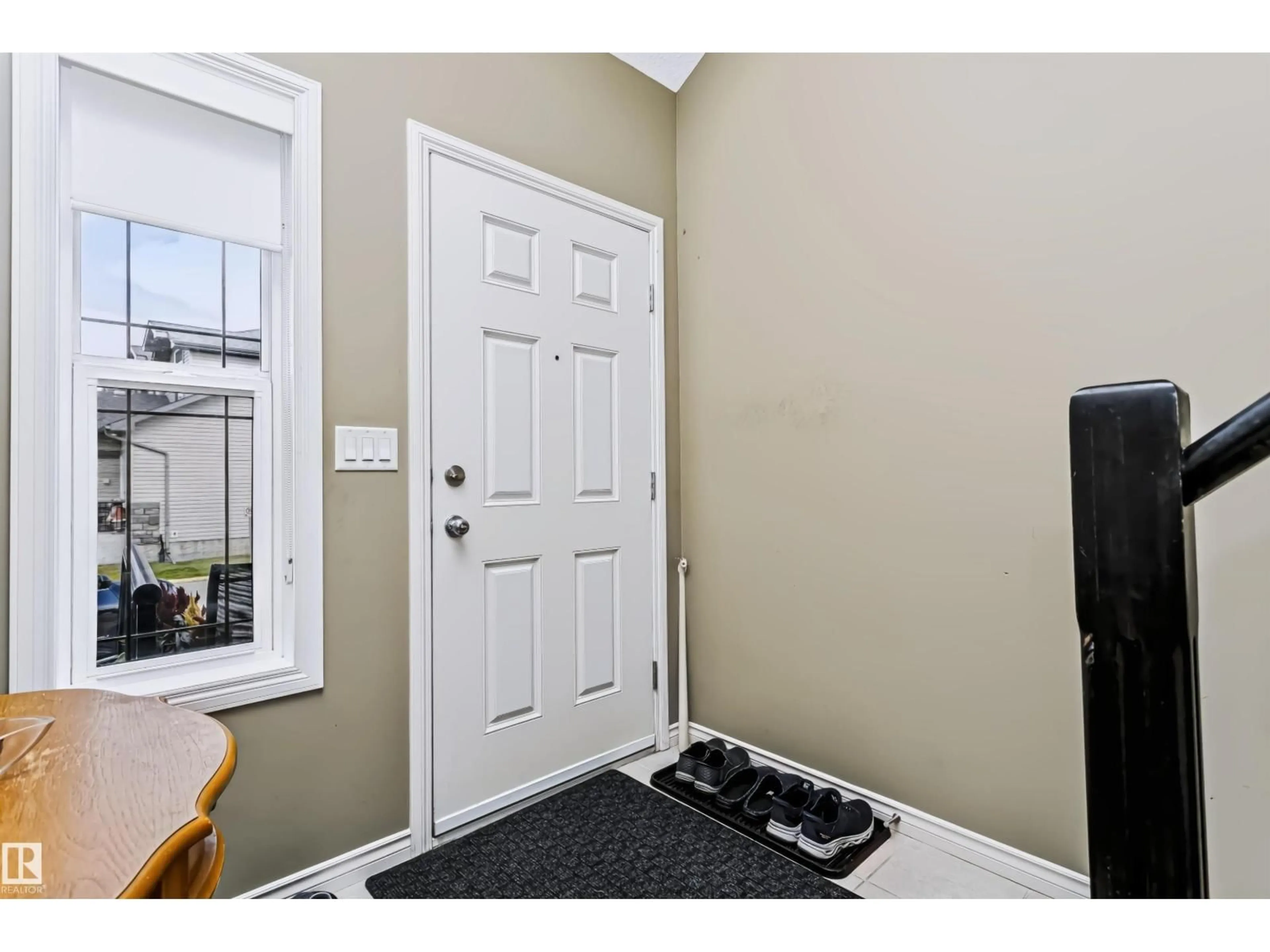 Indoor entryway for 30 - 9511 102 AV, Morinville Alberta T8R0C6