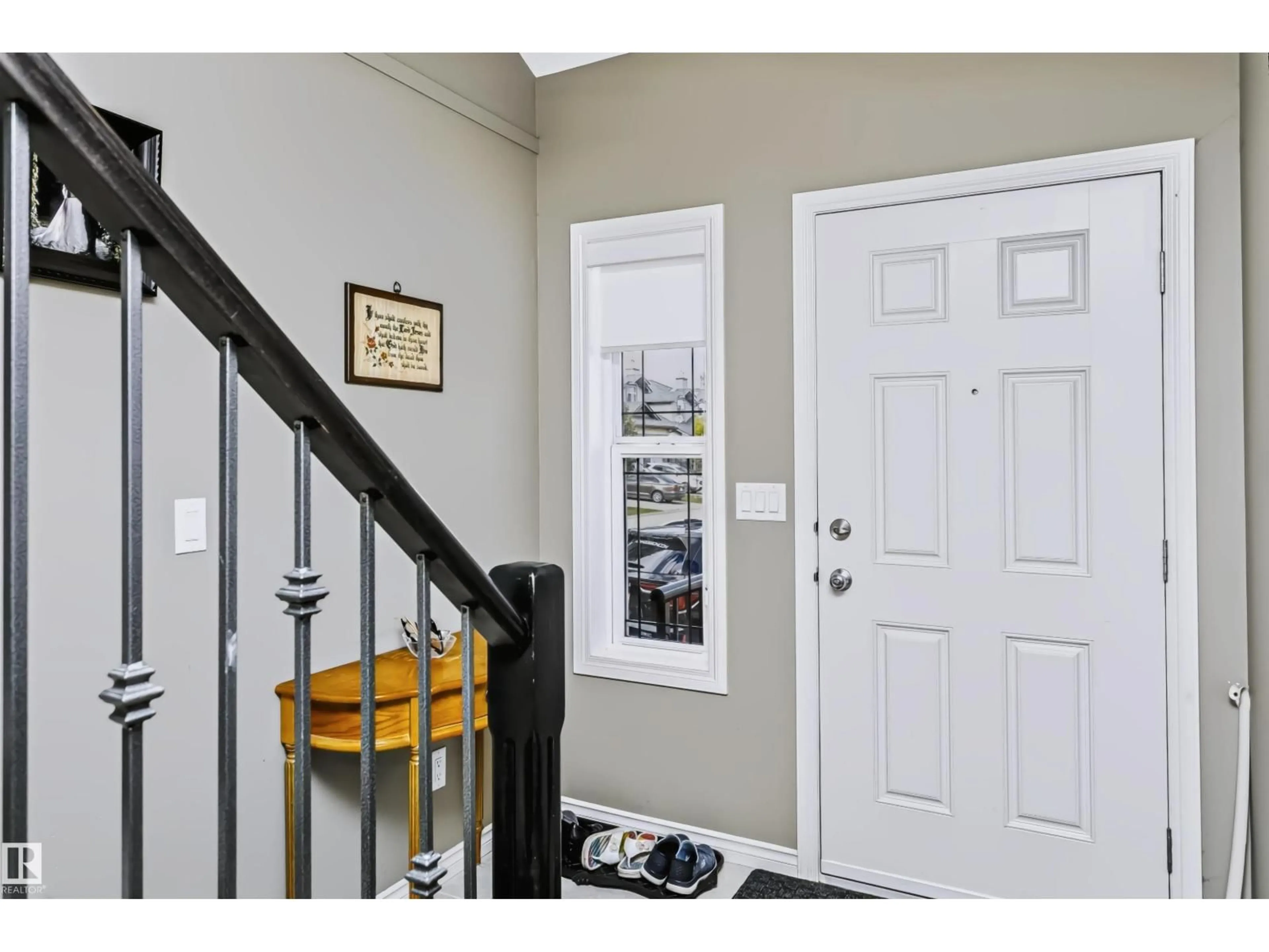 Indoor entryway for 30 - 9511 102 AV, Morinville Alberta T8R0C6