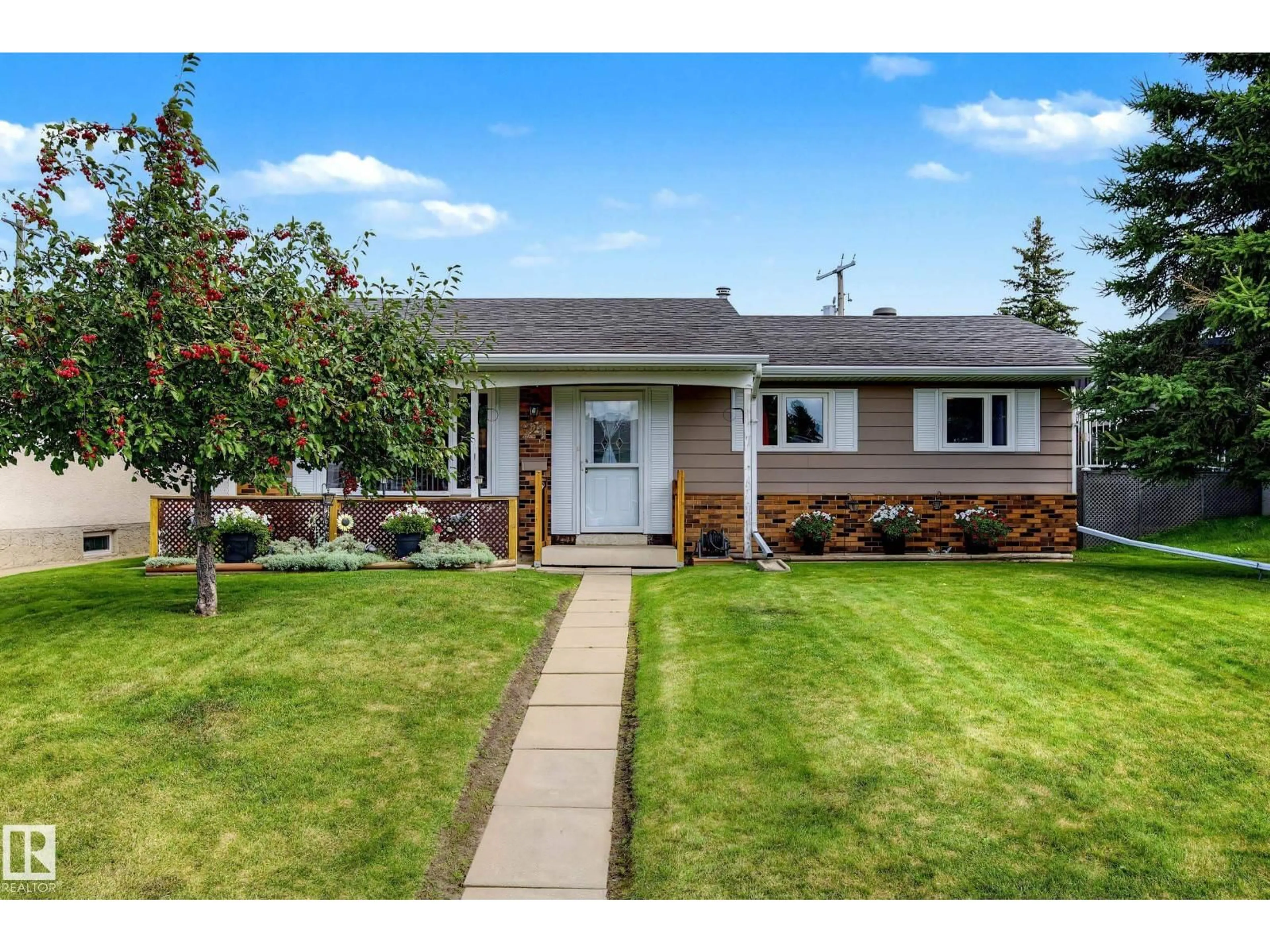 Home with vinyl exterior material, street for 21 MALIGNE DR, Devon Alberta T9G1P7