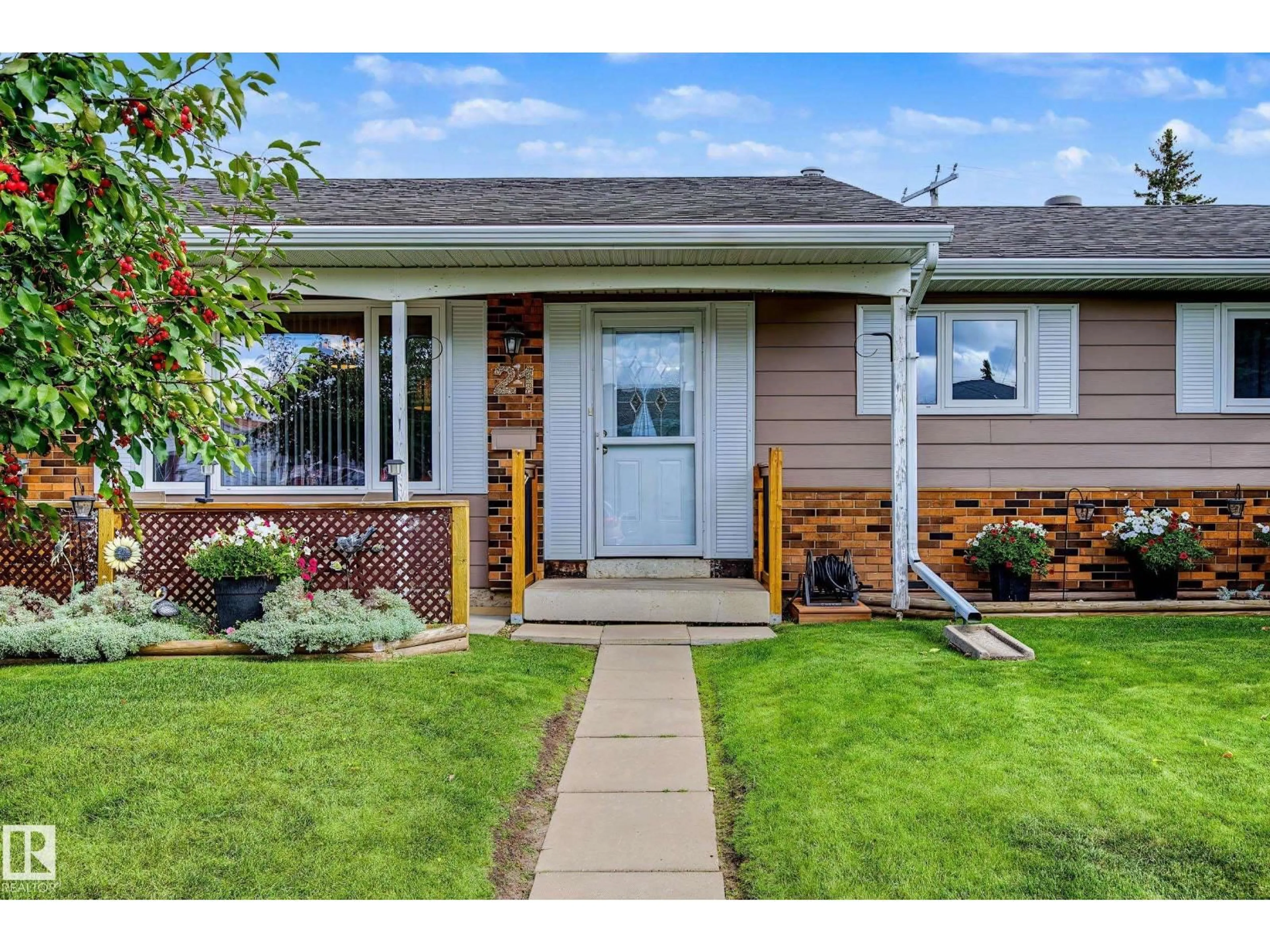 Home with vinyl exterior material, street for 21 MALIGNE DR, Devon Alberta T9G1P7