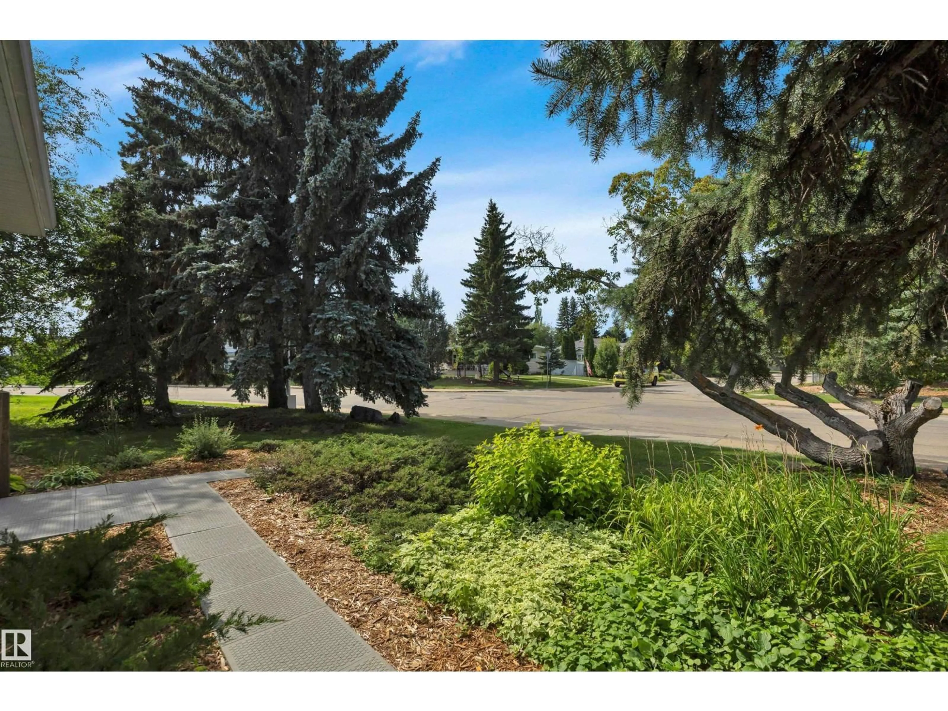 Patio, unknown for 5003 143 ST, Edmonton Alberta T6H4E1