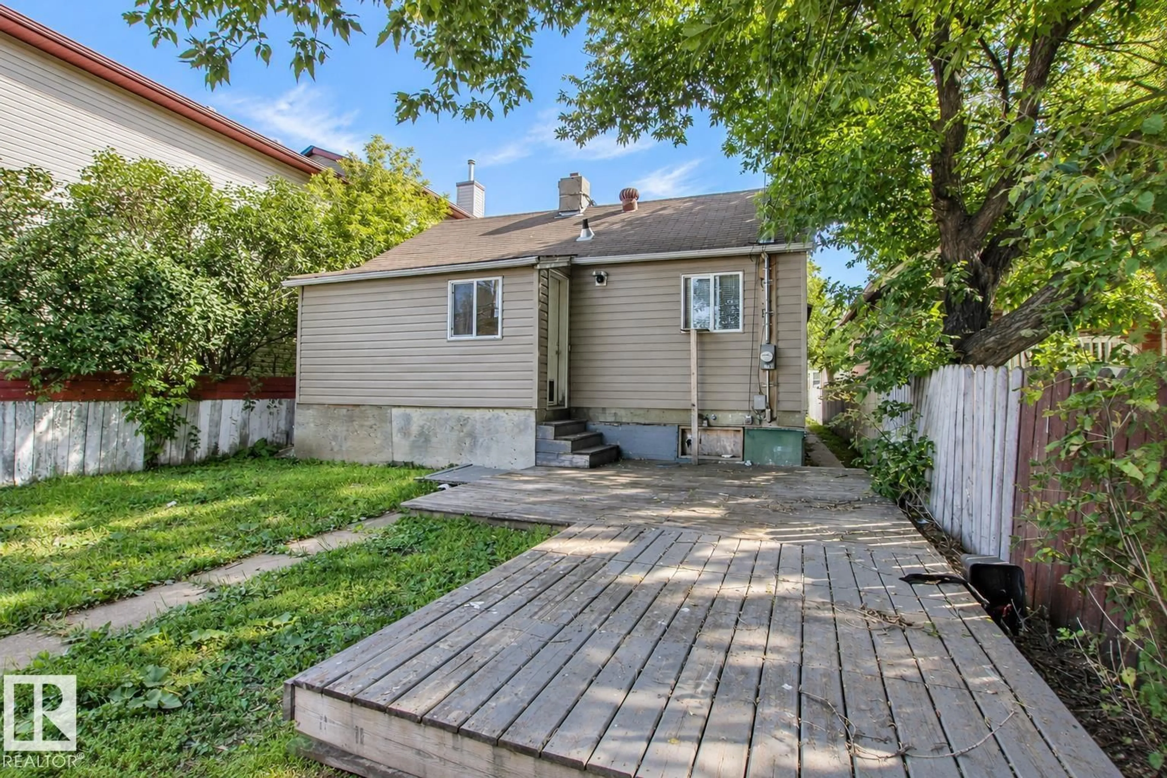 Patio, street for NW - 11524 81 ST, Edmonton Alberta T5B2R8