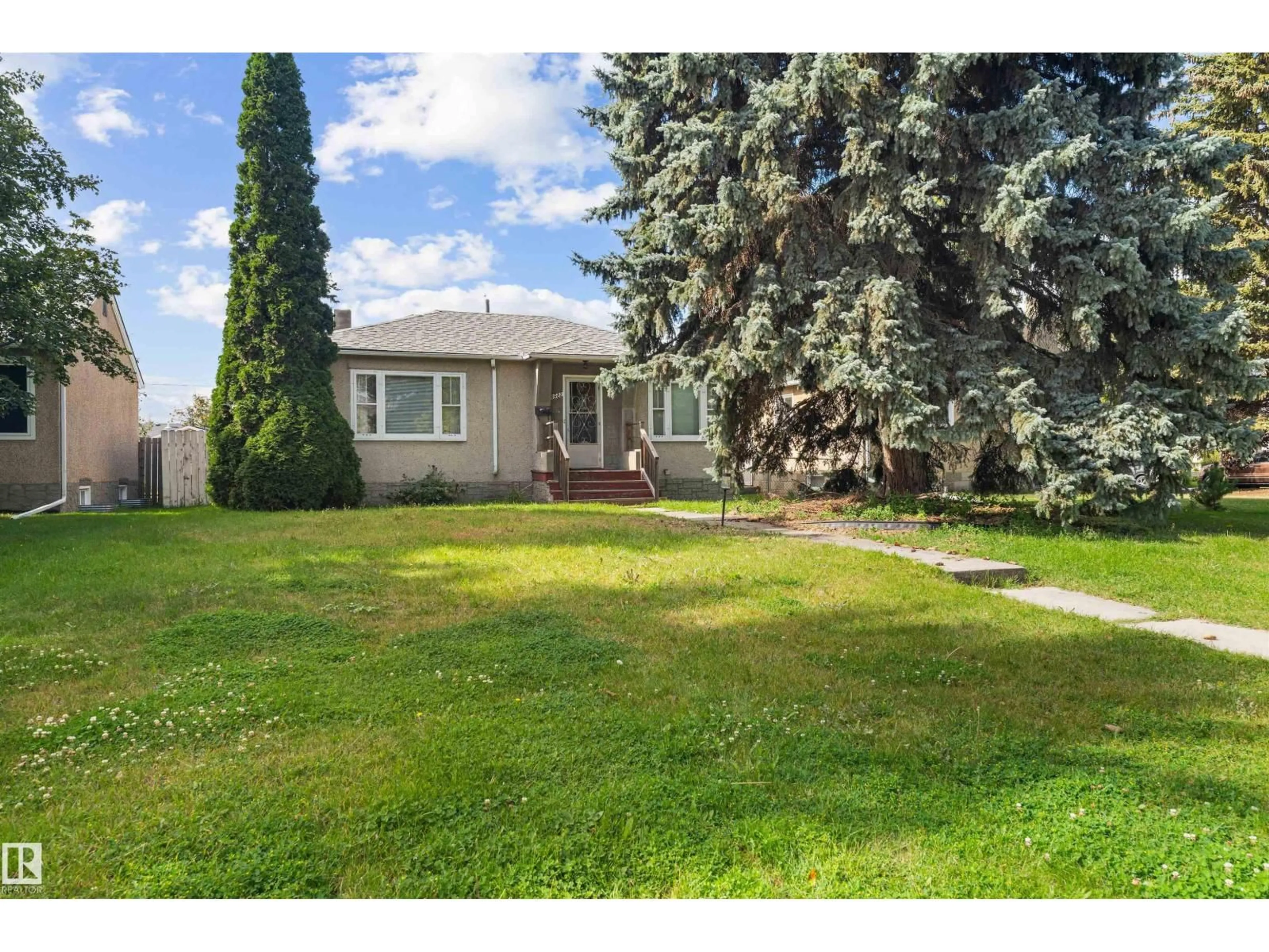 A pic from outside/outdoor area/front of a property/back of a property/a pic from drone, street for 10982 117 ST NW, Edmonton Alberta T5H3N6