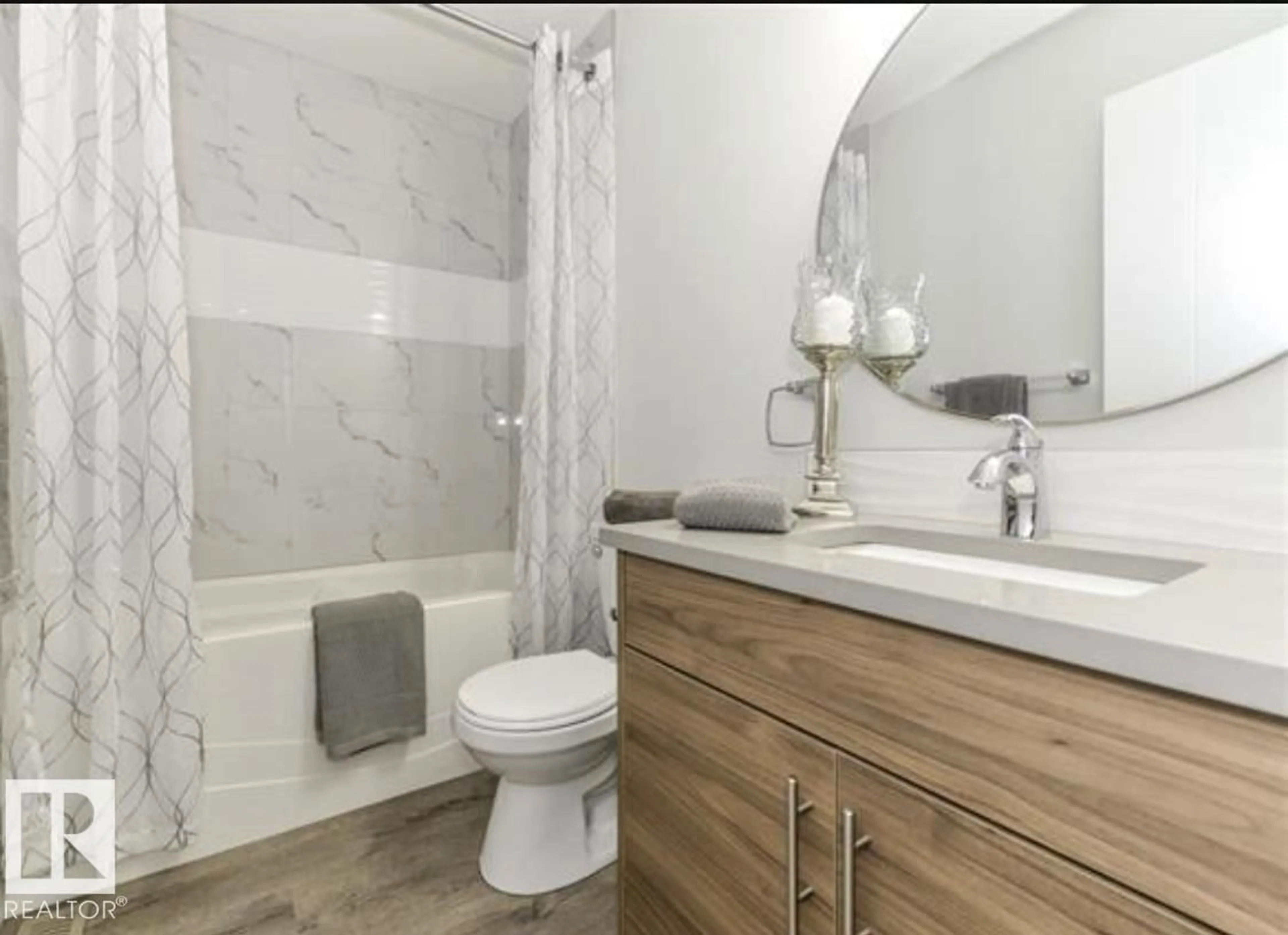 Standard bathroom, ceramic/tile floor for NW - 13907 88 ST, Edmonton Alberta T5E3J1
