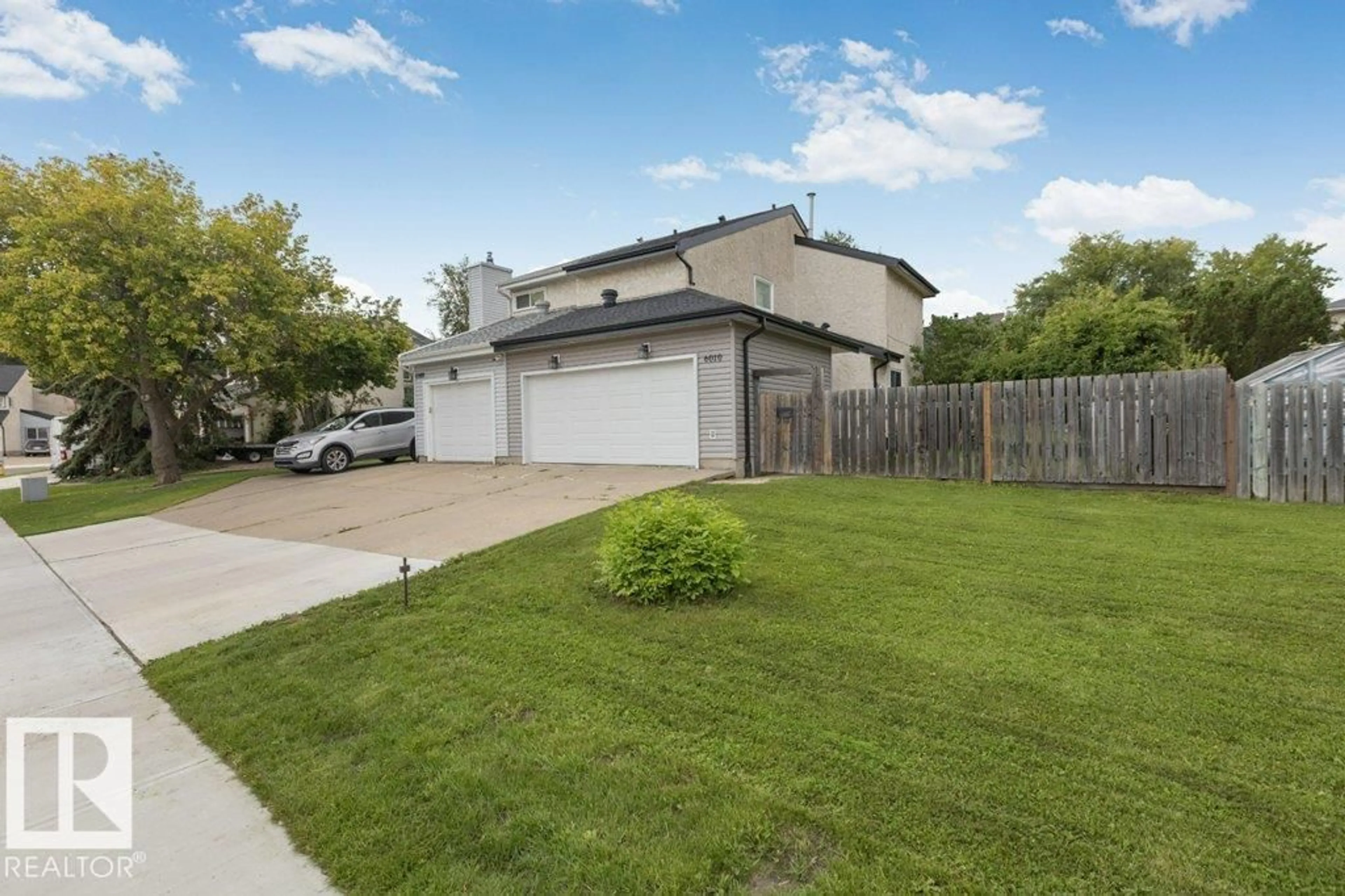 A pic from outside/outdoor area/front of a property/back of a property/a pic from drone, street for NW - 6010 173 ST, Edmonton Alberta T6M1E6