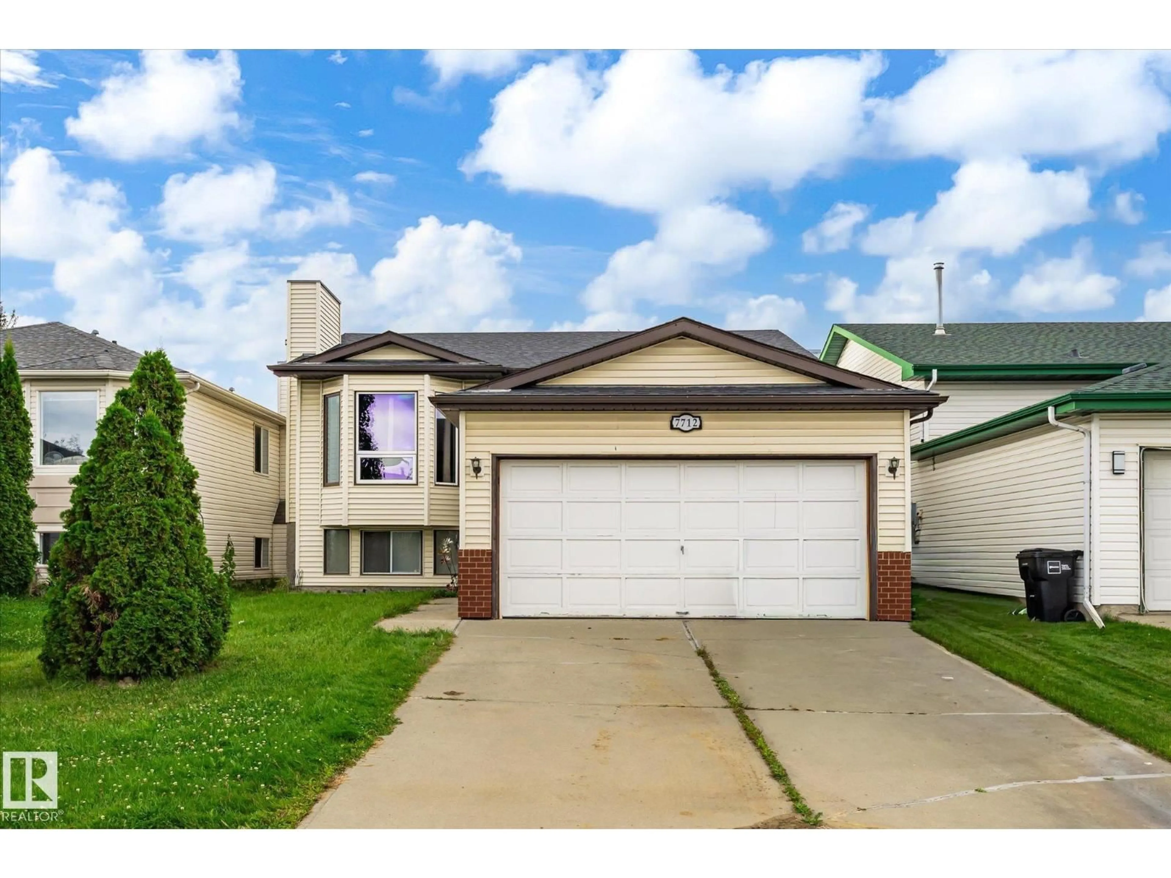 Home with vinyl exterior material, street for NW - 7712 187 ST, Edmonton Alberta T5T5X2