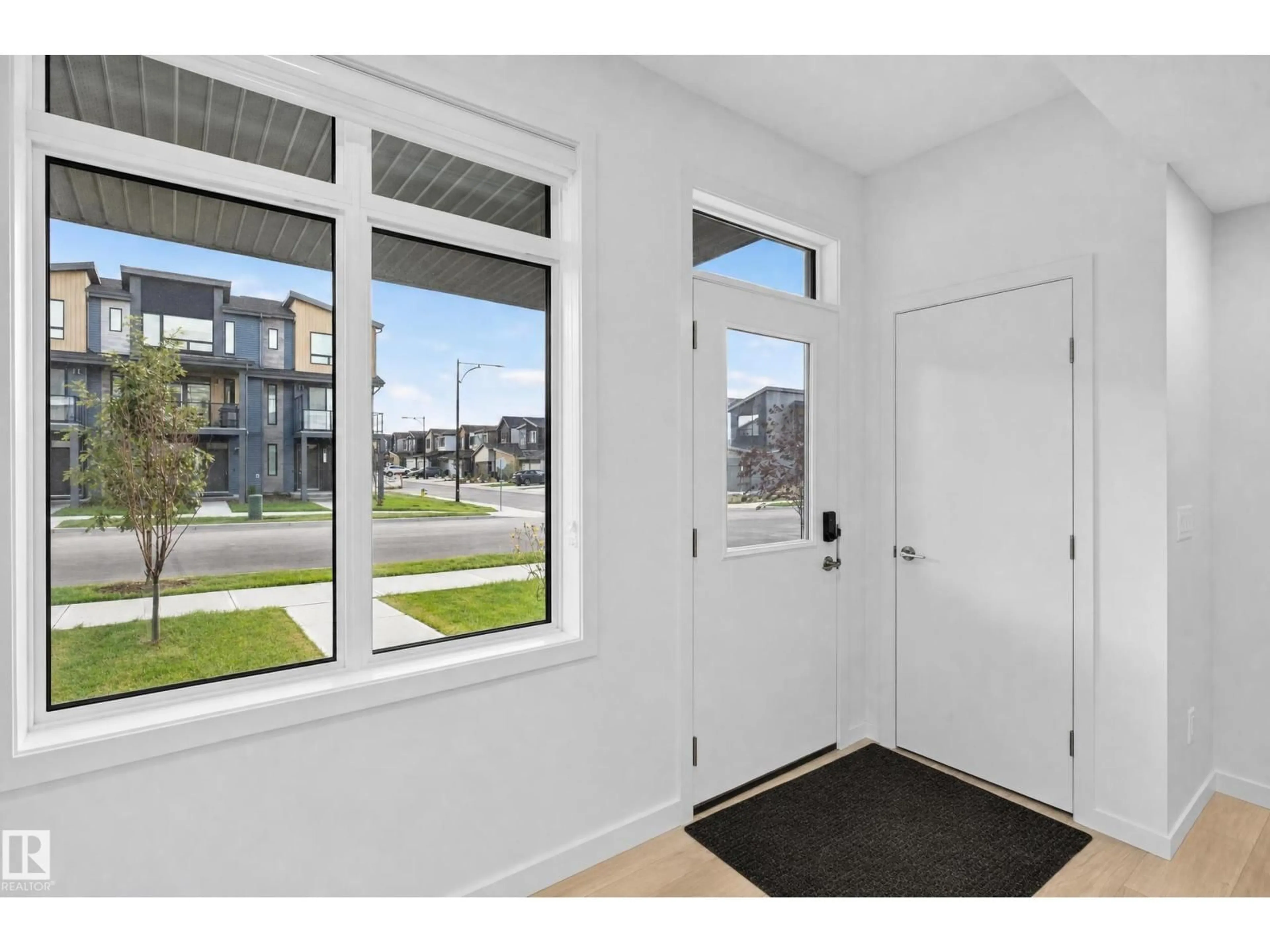 Indoor entryway for 3241 KESWICK WY, Edmonton Alberta T6W5N7