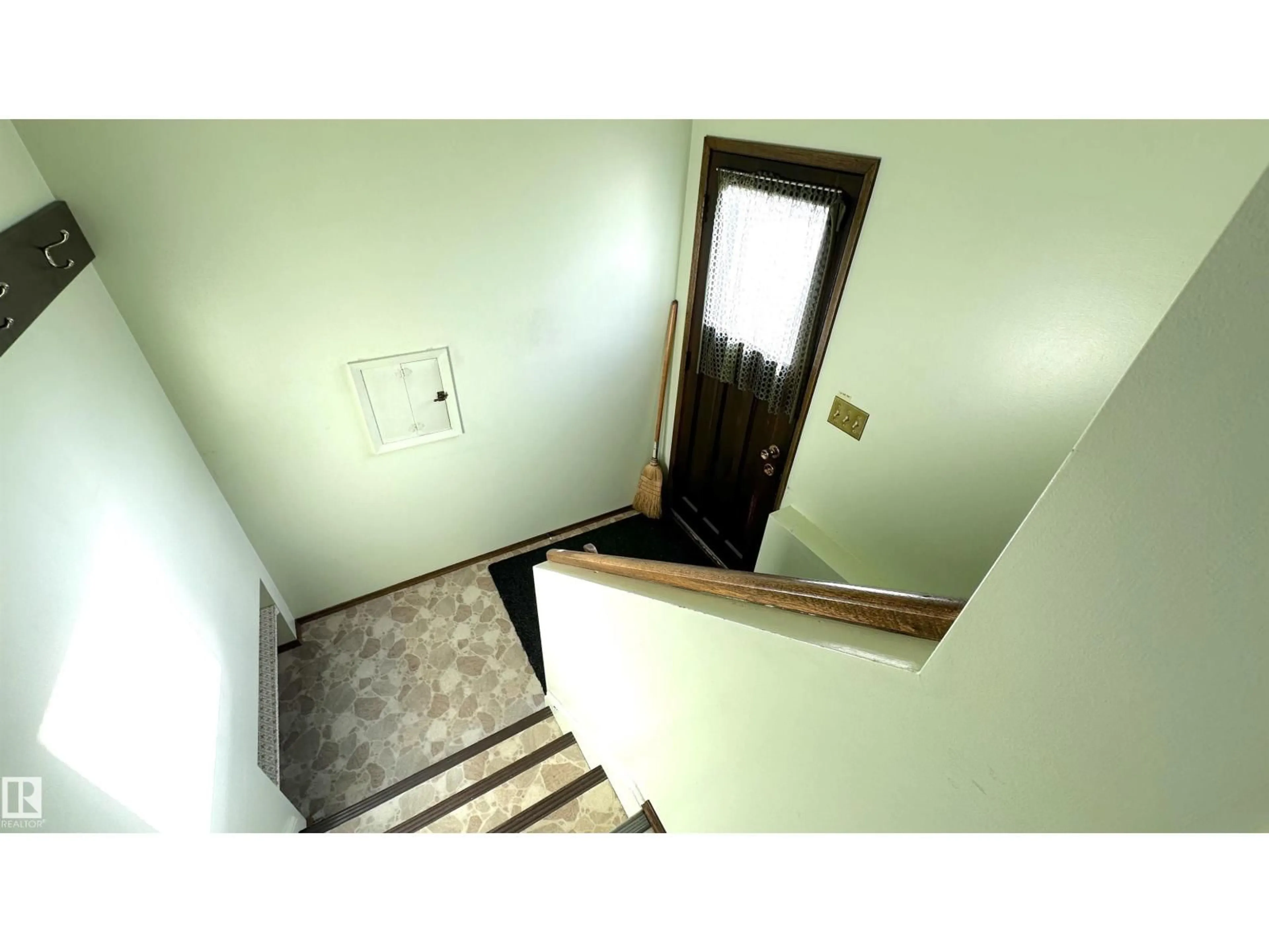 Unknown for 4128 110 ST, Edmonton Alberta T6J2T5
