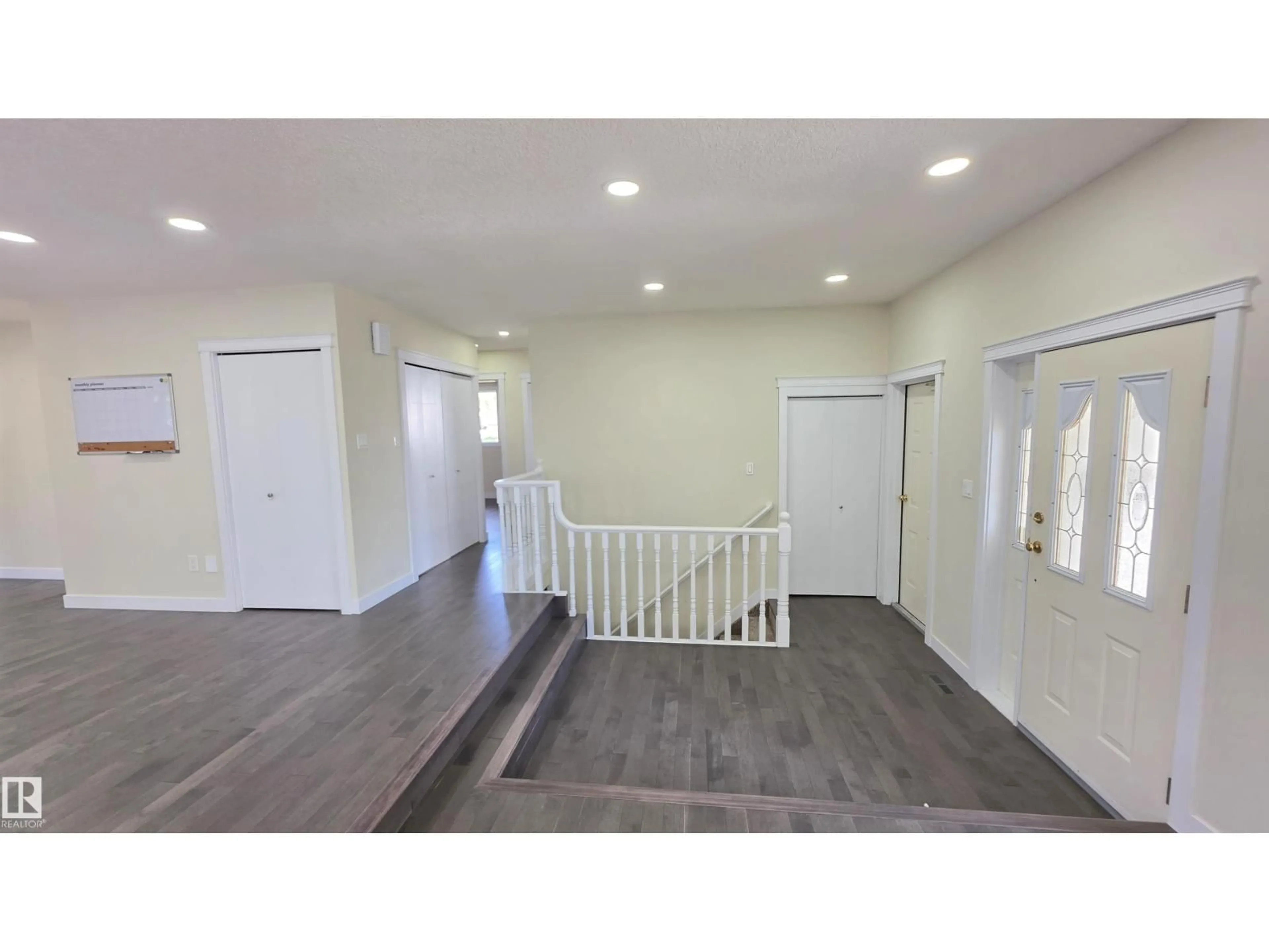 Indoor entryway for NW - 9426 150 ST, Edmonton Alberta T5R1G7