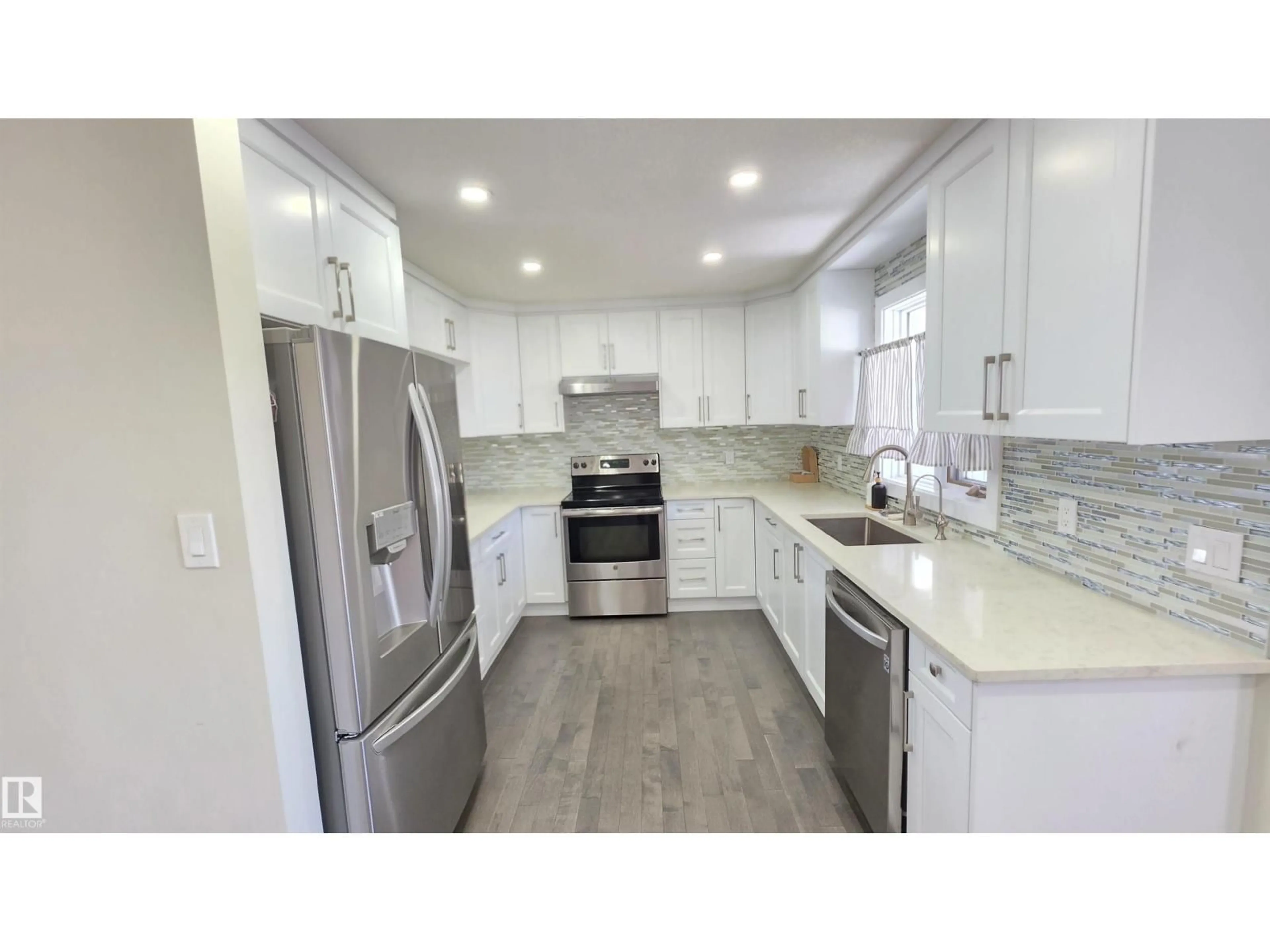 Open concept kitchen, ceramic/tile floor for NW - 9426 150 ST, Edmonton Alberta T5R1G7