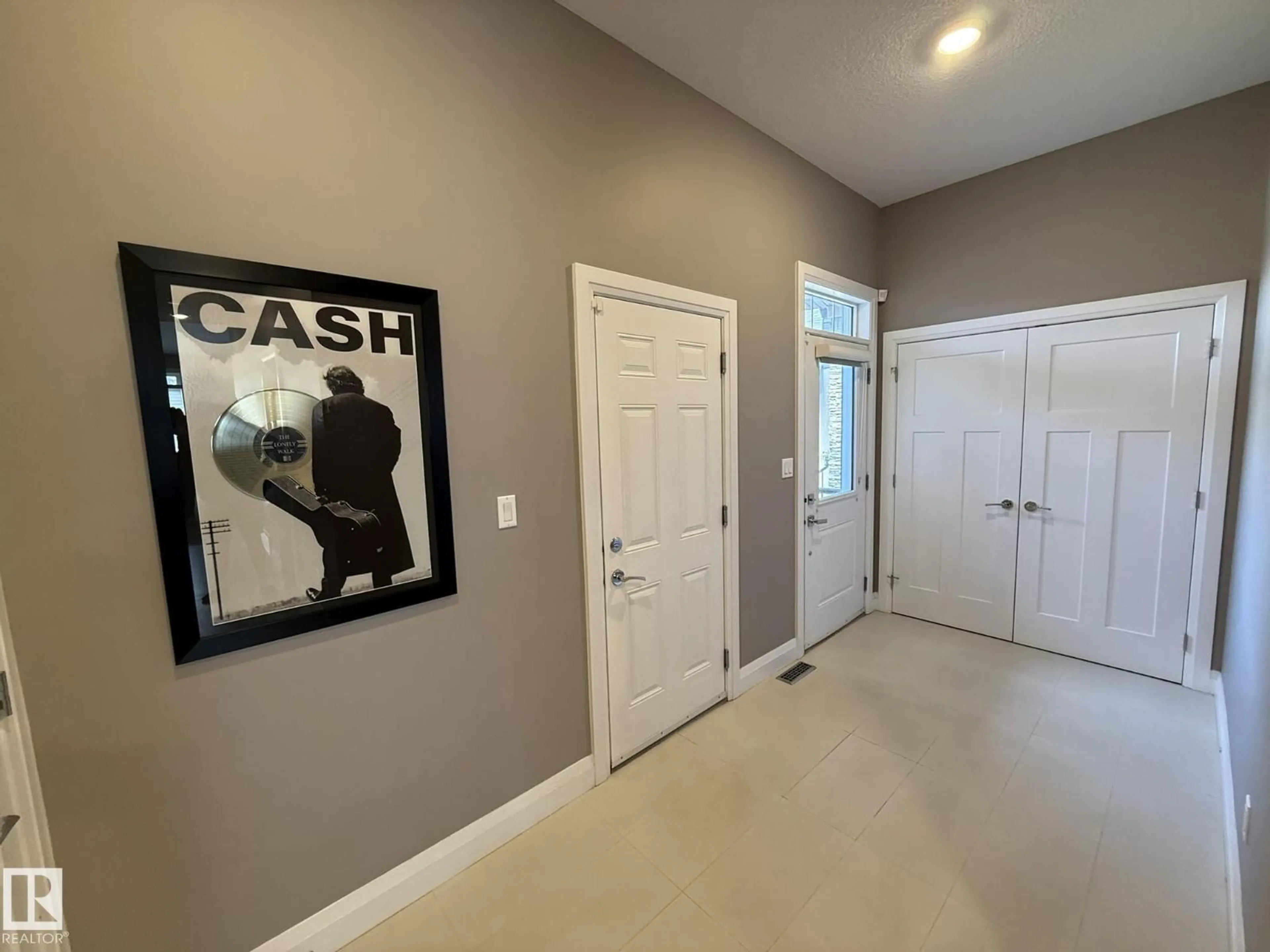 Indoor entryway for #2 - 104 ALLARD LINK LI, Edmonton Alberta T6W2N2
