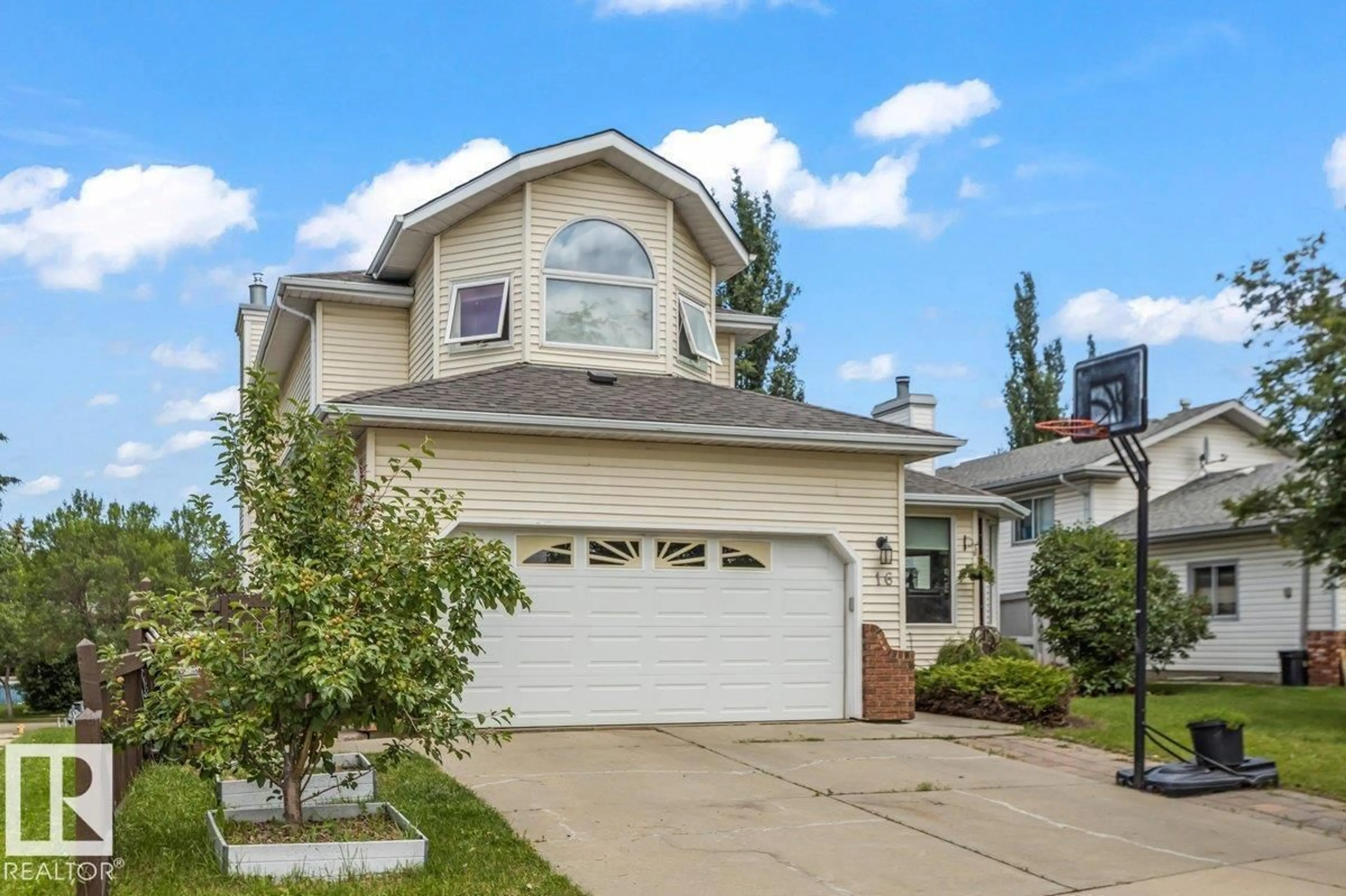 Home with vinyl exterior material, street for 16 HARROLD PL, St. Albert Alberta T8N5P9