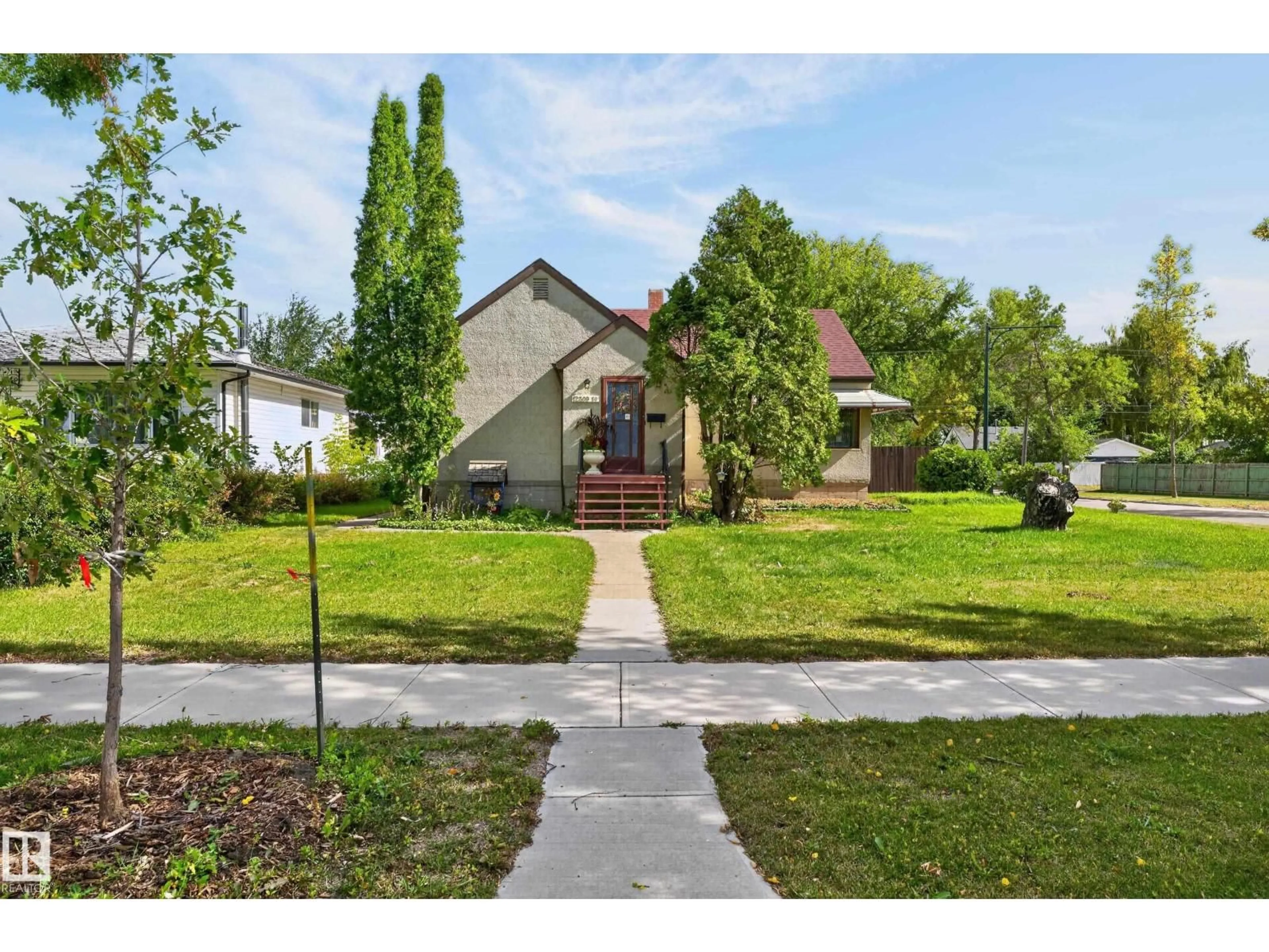 A pic from outside/outdoor area/front of a property/back of a property/a pic from drone, street for 12309 80 ST, Edmonton Alberta T5B2P5
