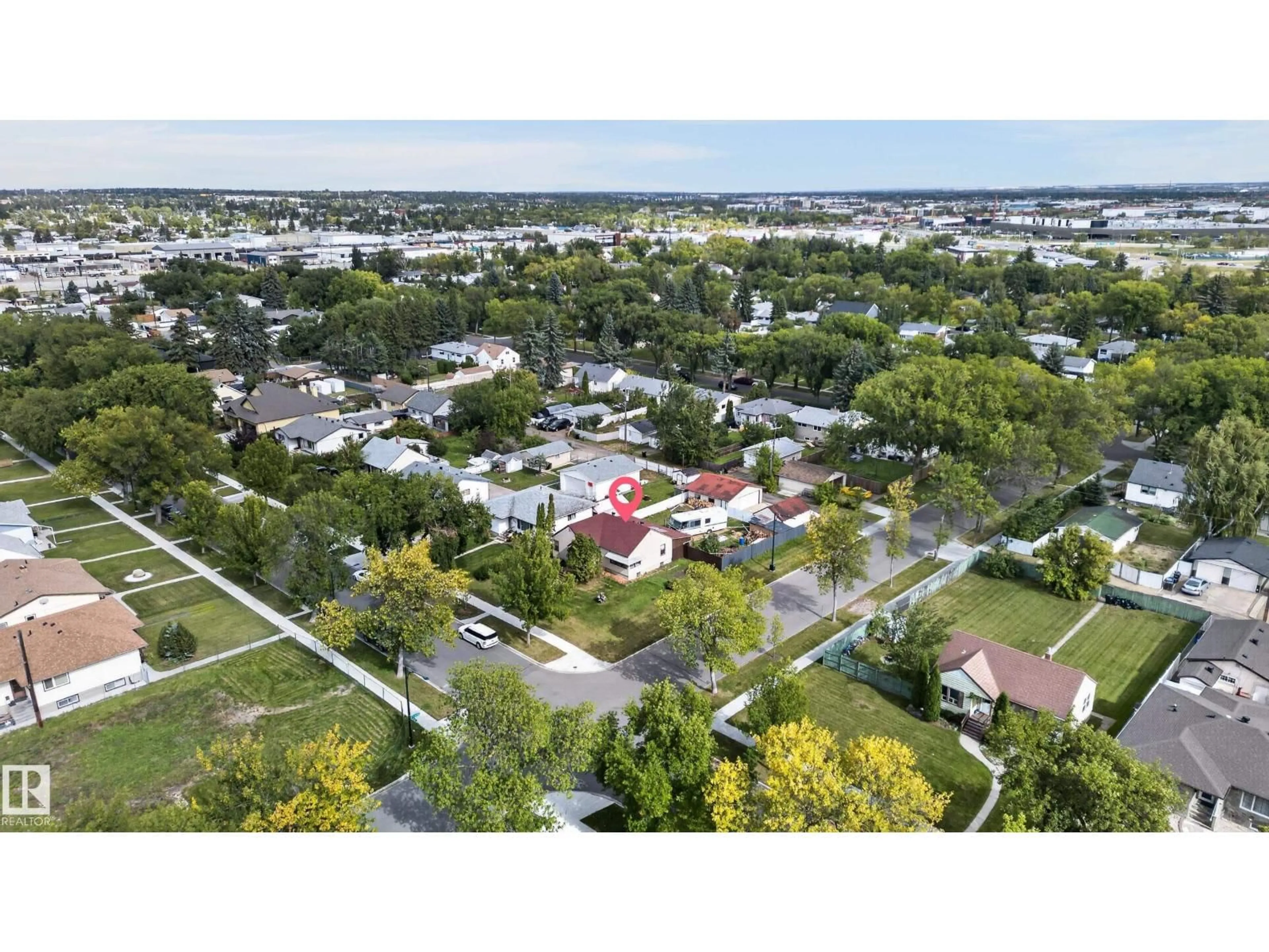 A pic from outside/outdoor area/front of a property/back of a property/a pic from drone, unknown for 12309 80 ST, Edmonton Alberta T5B2P5