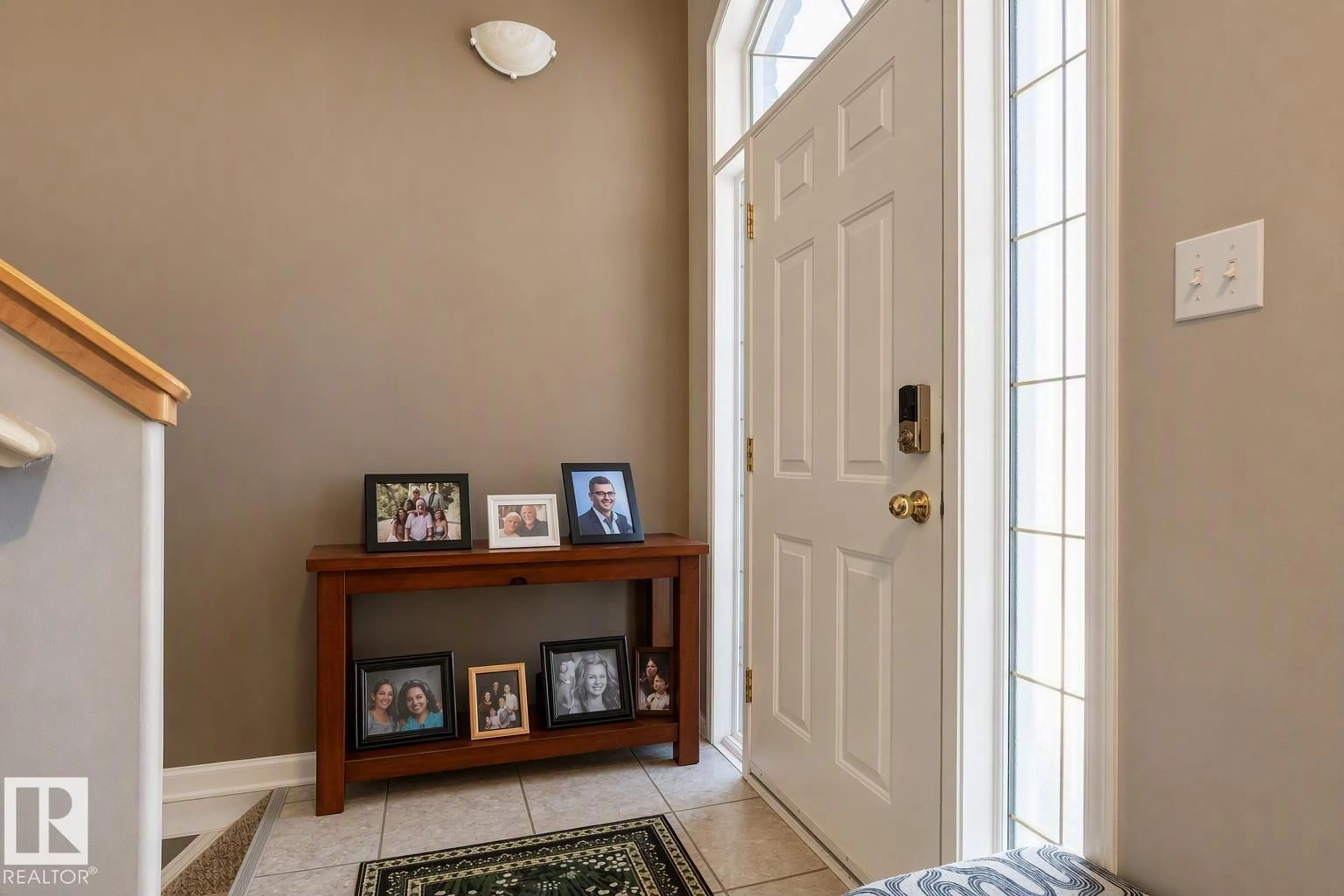 Indoor entryway for 617 BECK CL, Edmonton Alberta T6W1E6