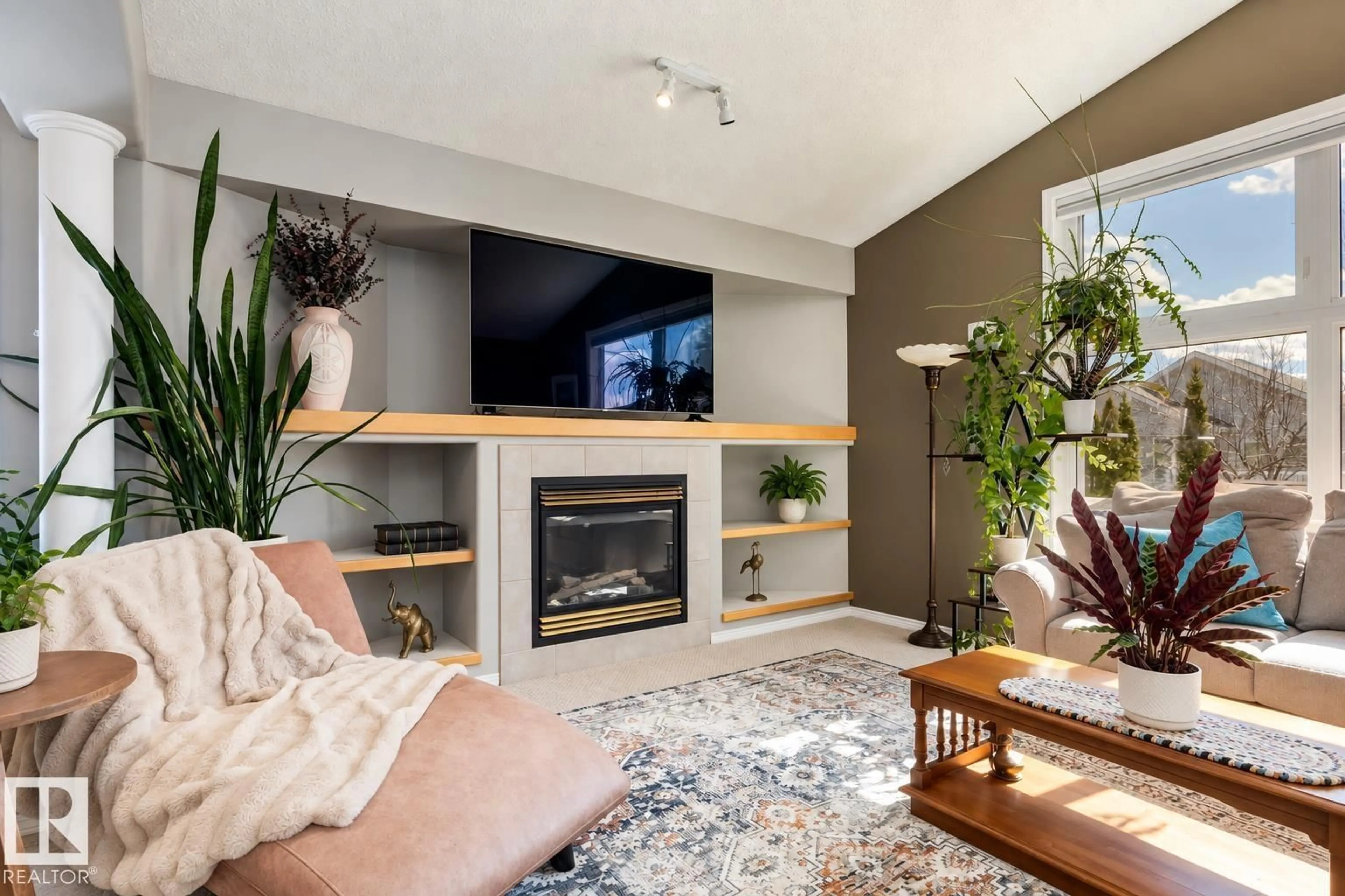 Living room with furniture, unknown for 617 BECK CL, Edmonton Alberta T6W1E6