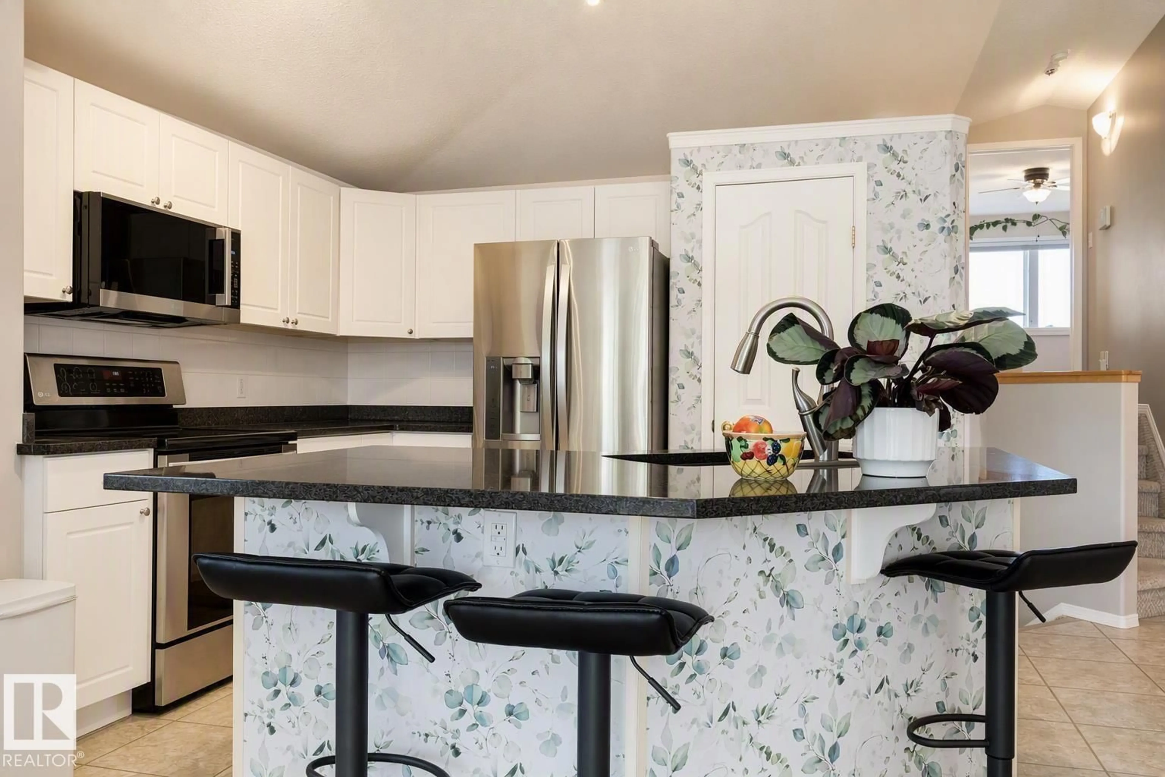 Contemporary kitchen, ceramic/tile floor for 617 BECK CL, Edmonton Alberta T6W1E6