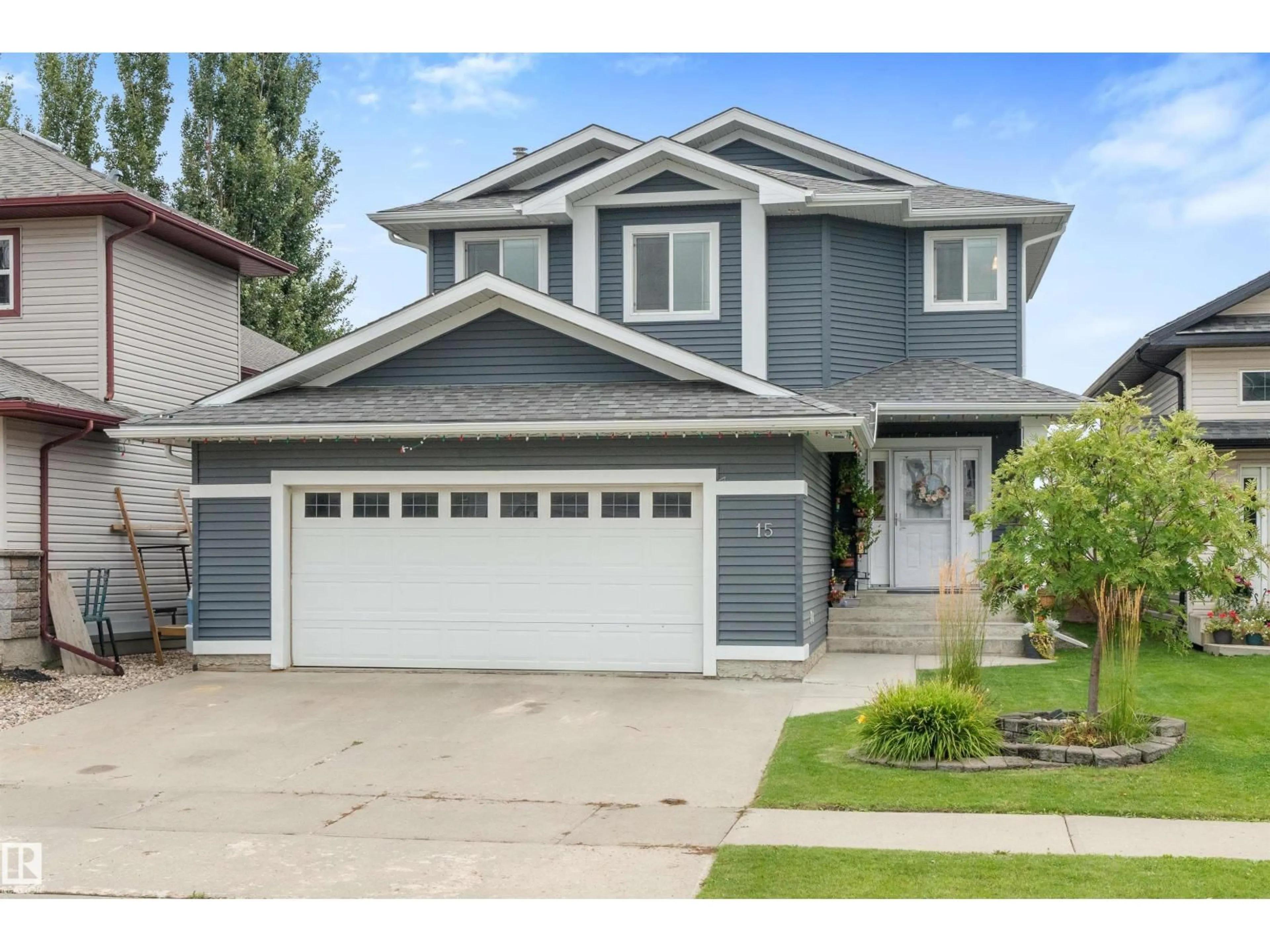 Home with vinyl exterior material, street for 15 WILLOWBY CL, Stony Plain Alberta T7Z2W6