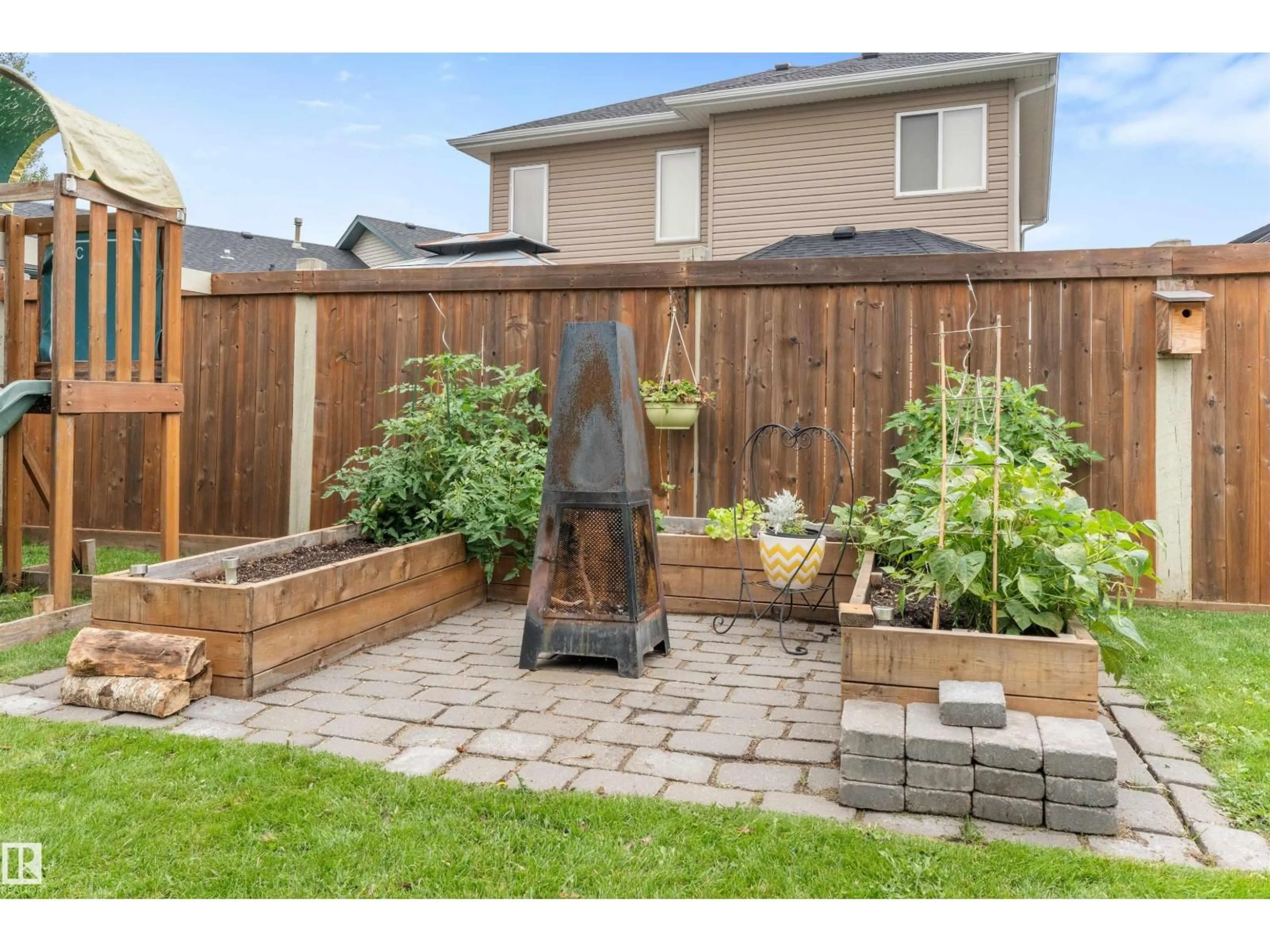 Patio, street for 15 WILLOWBY CL, Stony Plain Alberta T7Z2W6