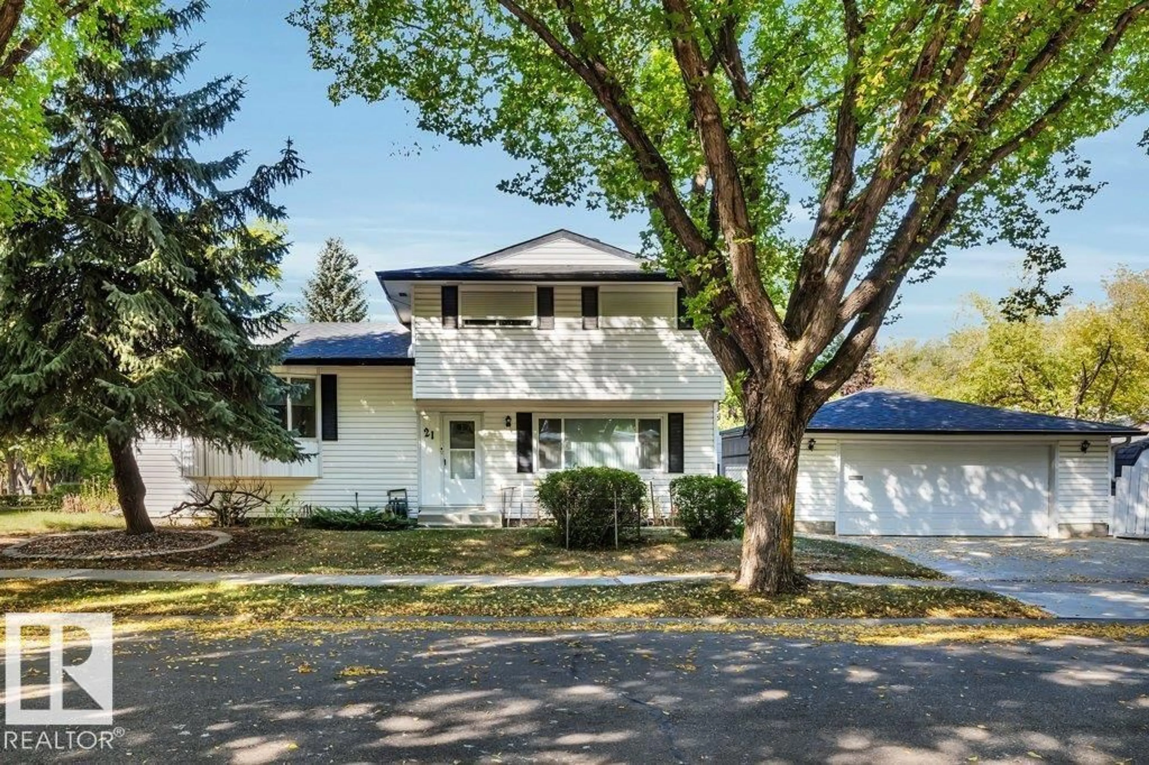 Home with vinyl exterior material, street for 21 FLEETWOOD CR, St. Albert Alberta T8N1R4