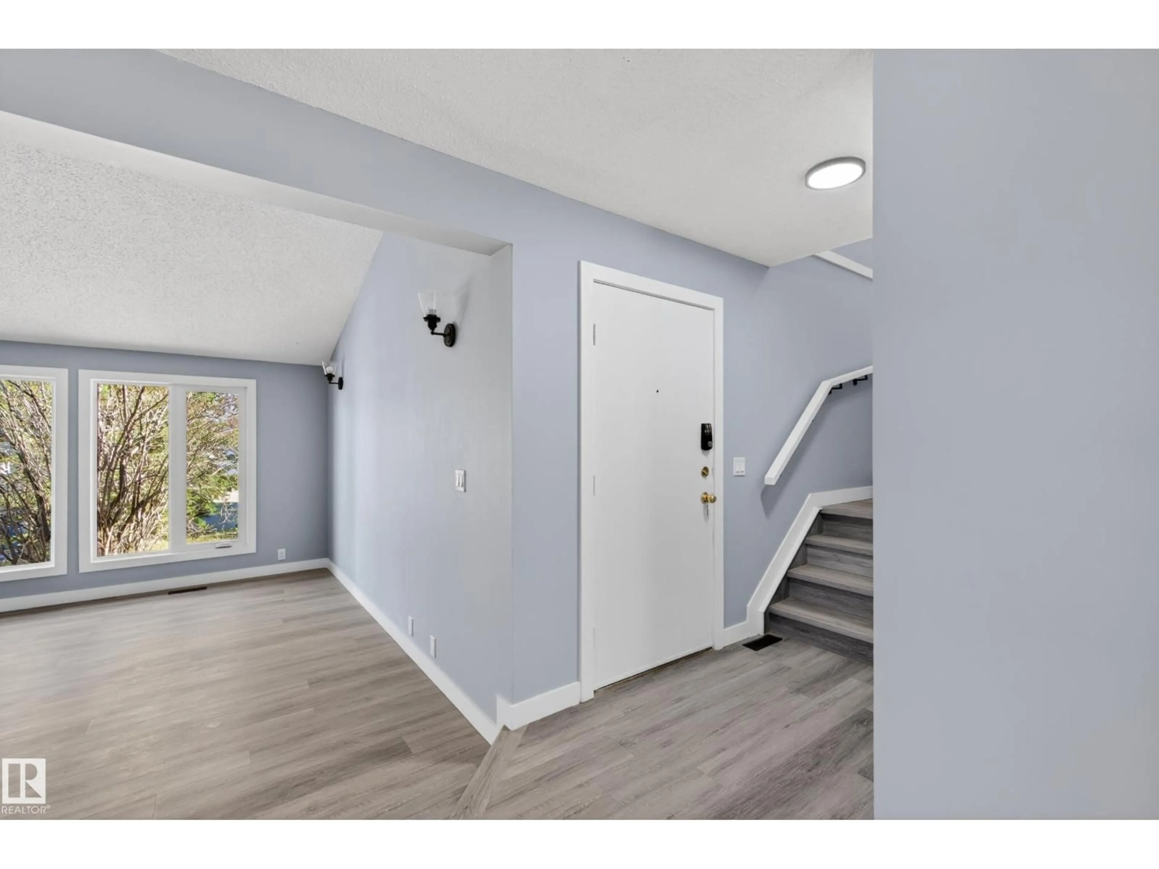Indoor entryway for 4312 41B ST, Leduc Alberta T9E4S7