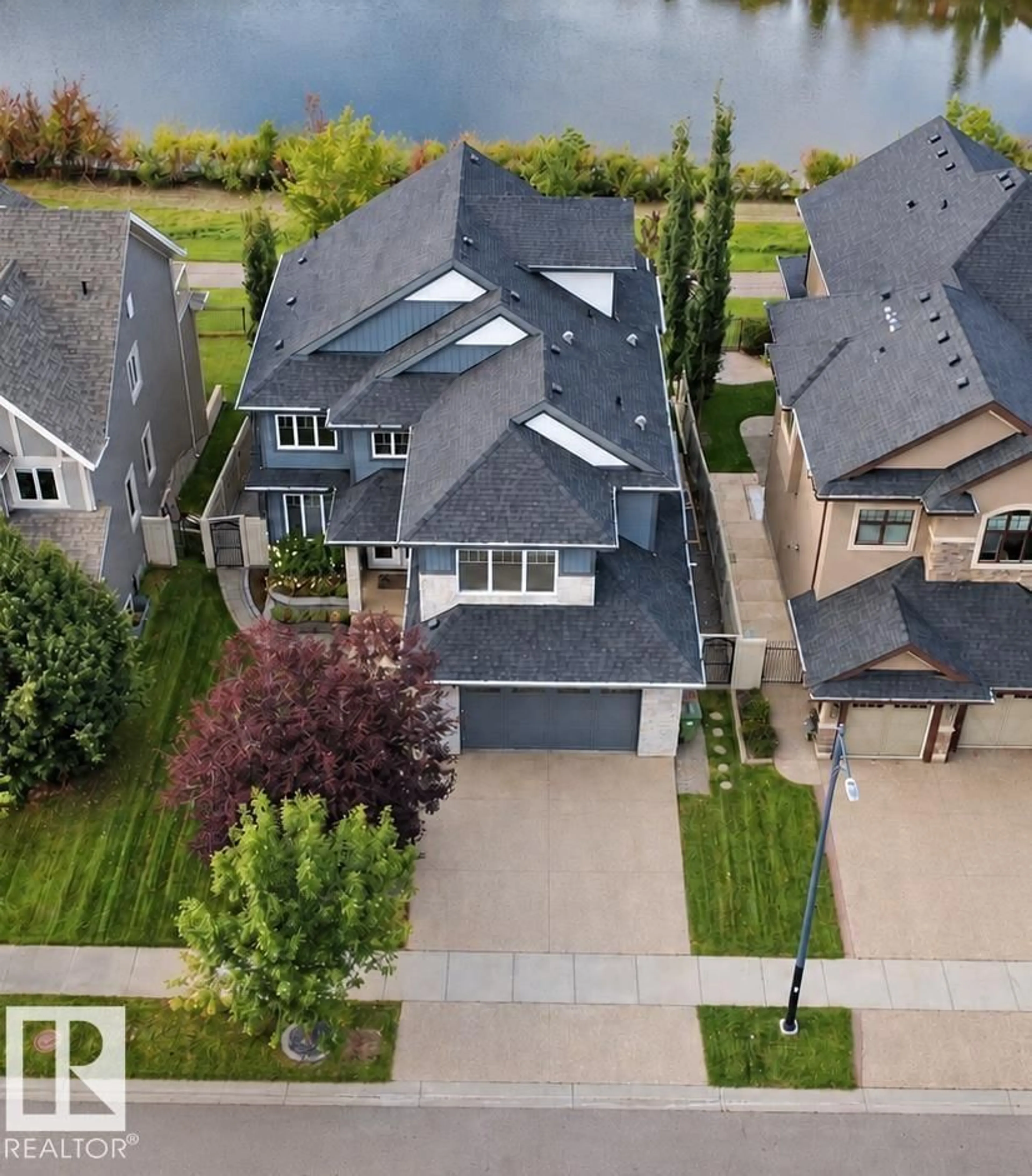 A pic from outside/outdoor area/front of a property/back of a property/a pic from drone, street for 26 EXECUTIVE WY, St. Albert Alberta T8N4G6