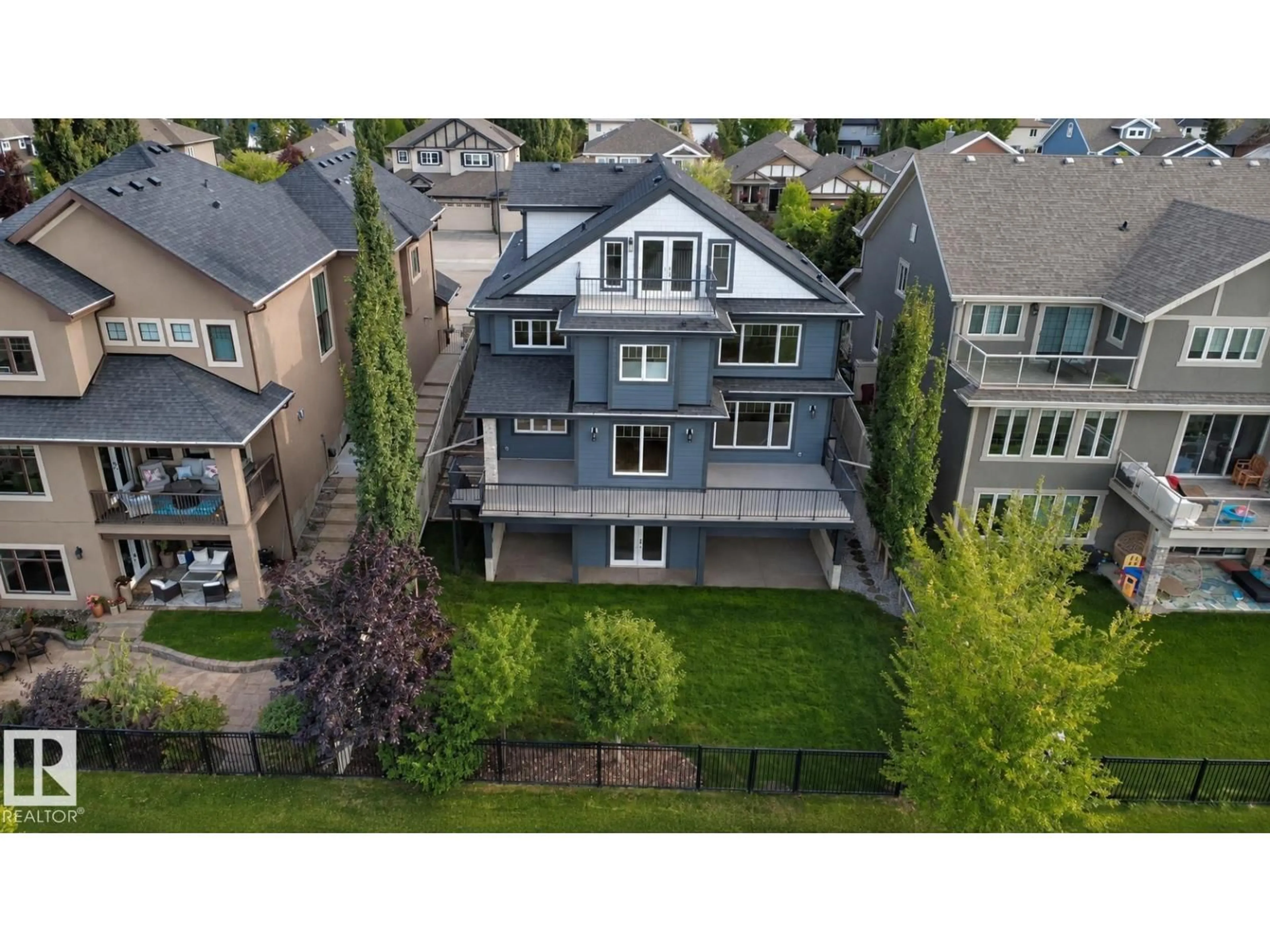 A pic from outside/outdoor area/front of a property/back of a property/a pic from drone, unknown for 26 EXECUTIVE WY, St. Albert Alberta T8N4G6