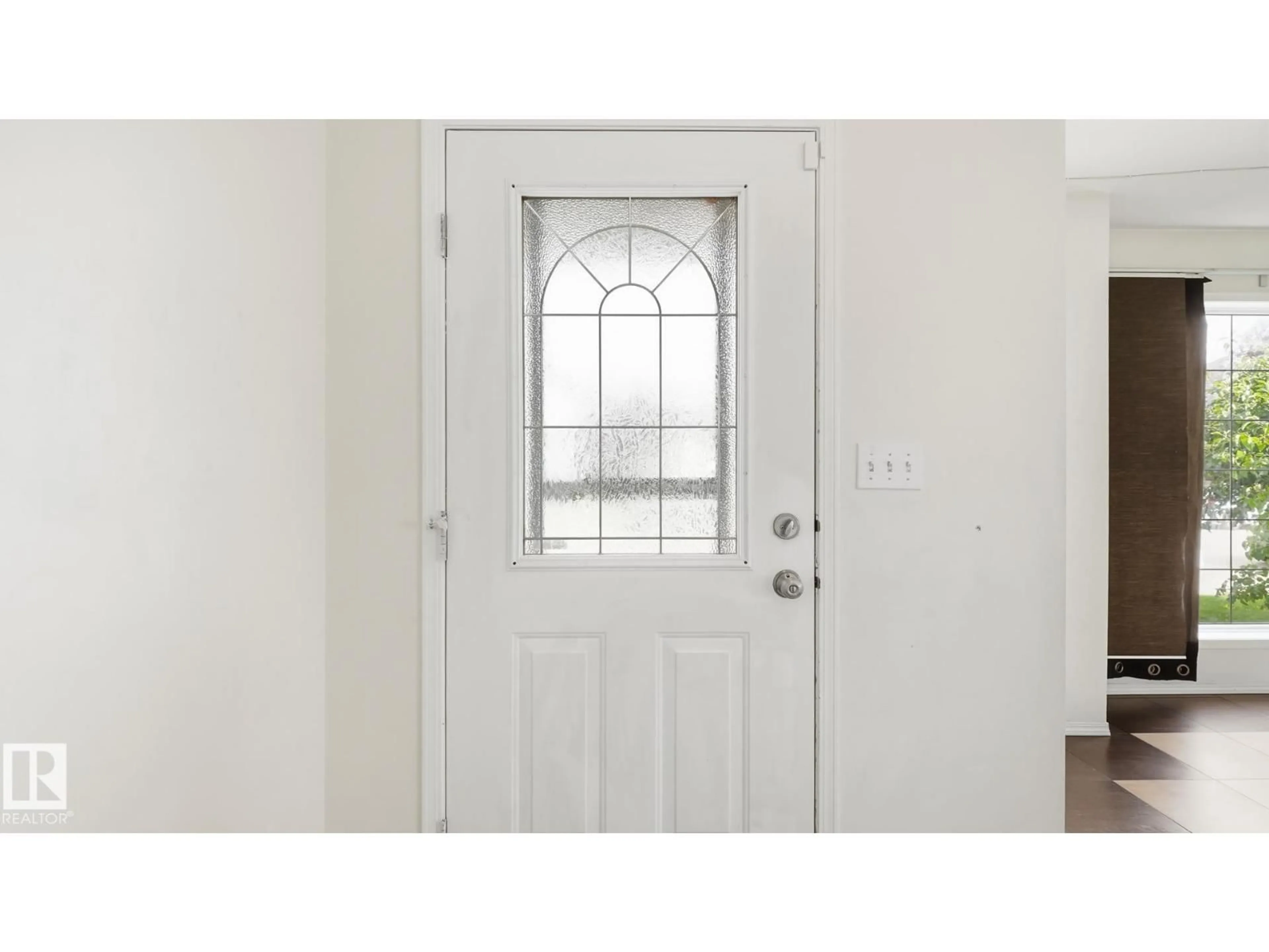 Indoor entryway for 2117 36 AV, Edmonton Alberta T6T1S3
