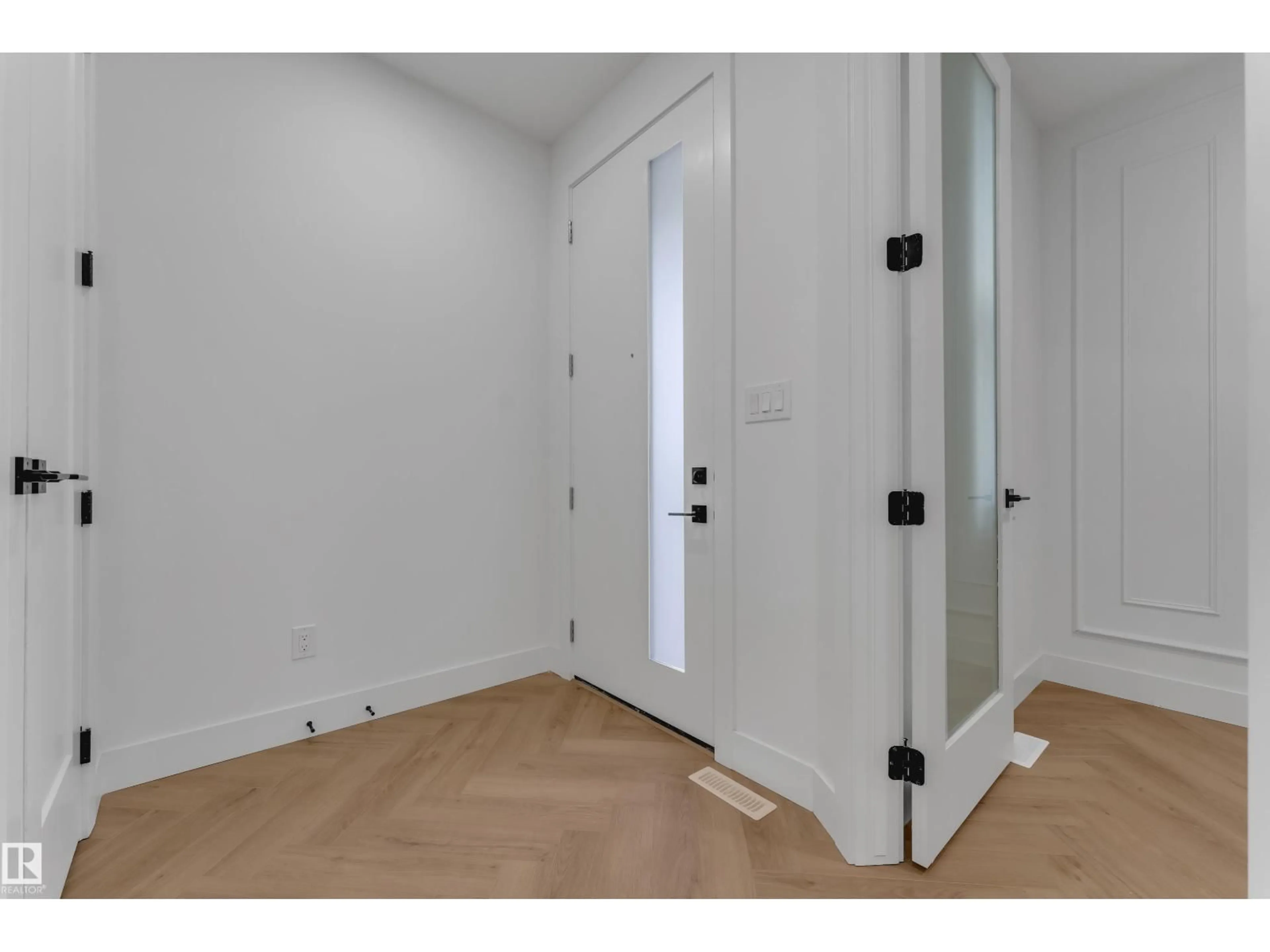 Indoor entryway for 204 LINDEN LO, Leduc Alberta T9E1T2