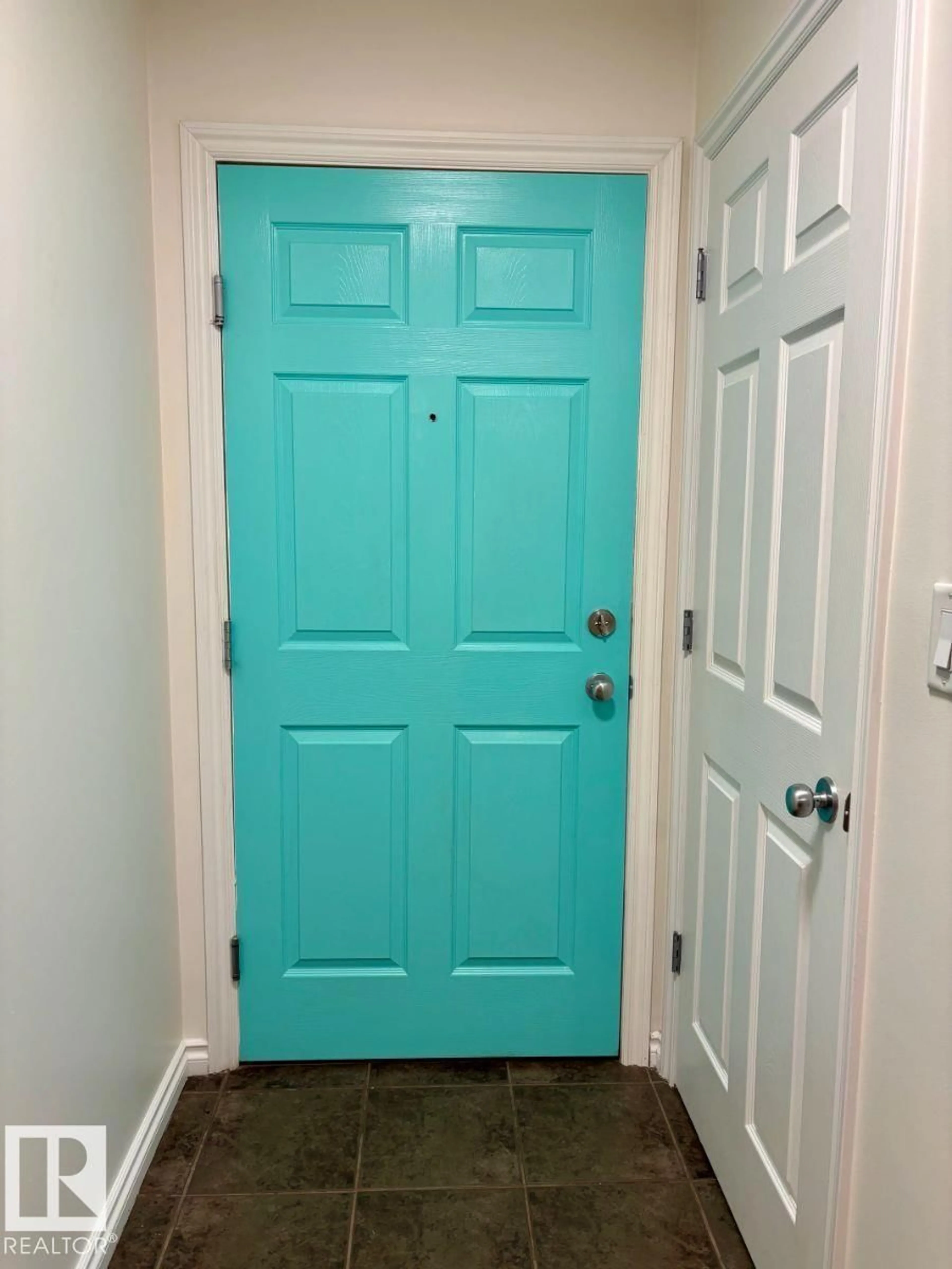 Indoor entryway for #103 - 10346 117 ST, Edmonton Alberta T5K2Y7