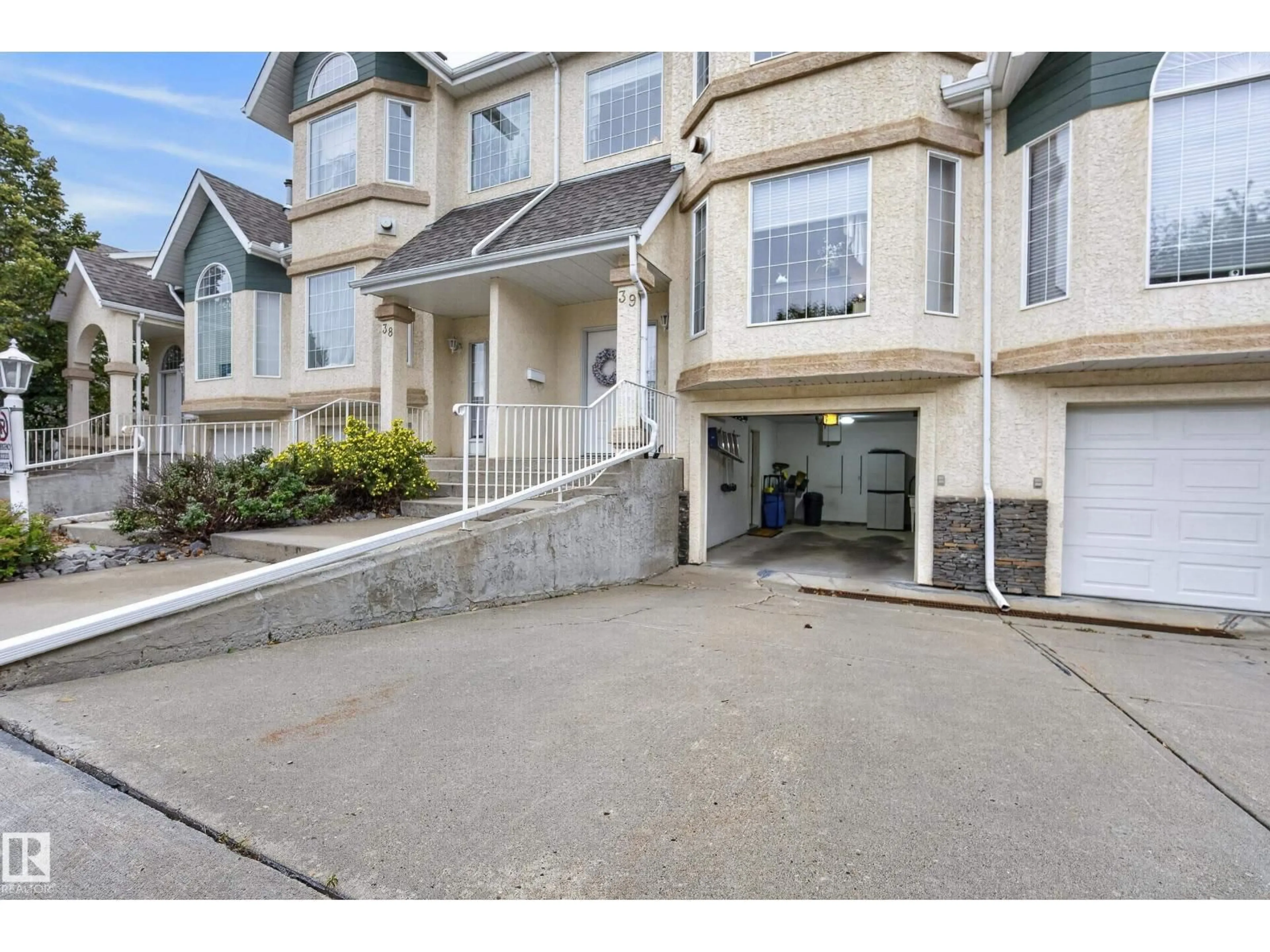 A pic from outside/outdoor area/front of a property/back of a property/a pic from drone, street for #39 - 11717 9B AV, Edmonton Alberta T6J7B7