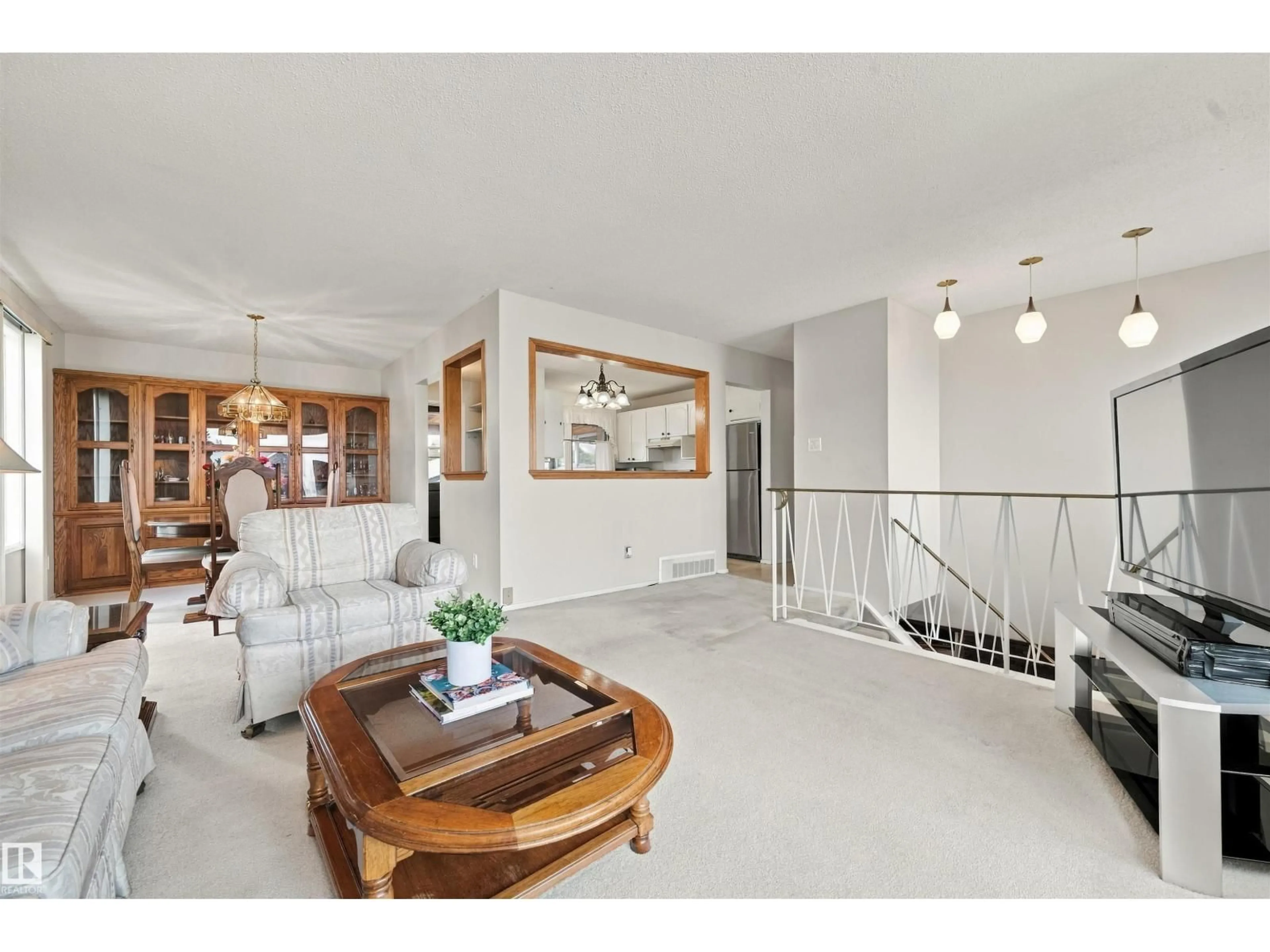 Indoor foyer for 7911 152A AV, Edmonton Alberta T5C3A1