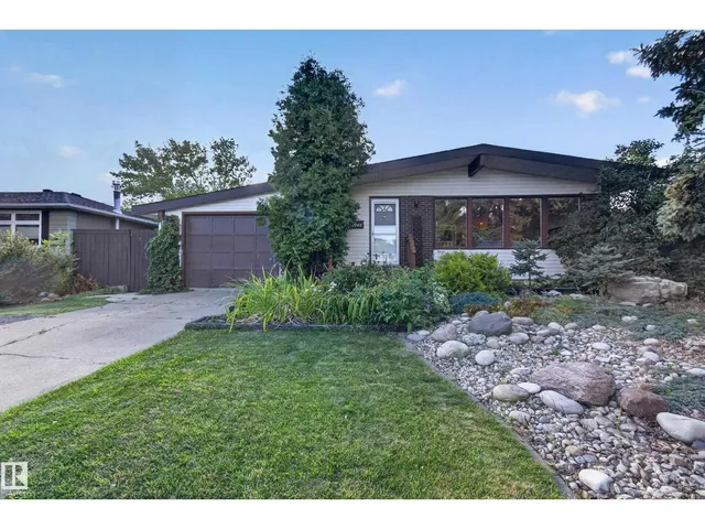 1042 PARKER DR, Sherwood Park 2