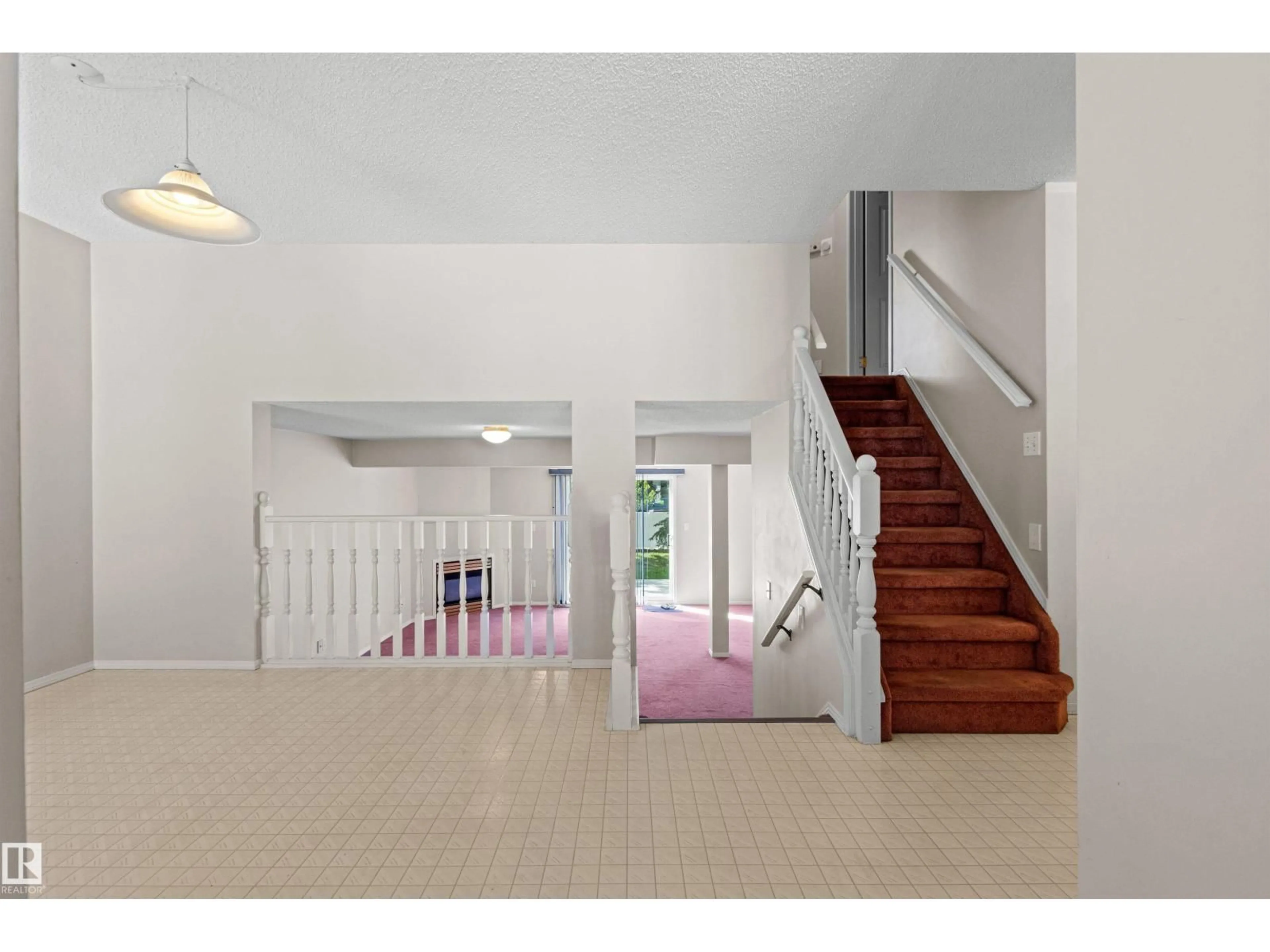 Indoor foyer for #12 - 3311 58 ST, Edmonton Alberta T6L6X3