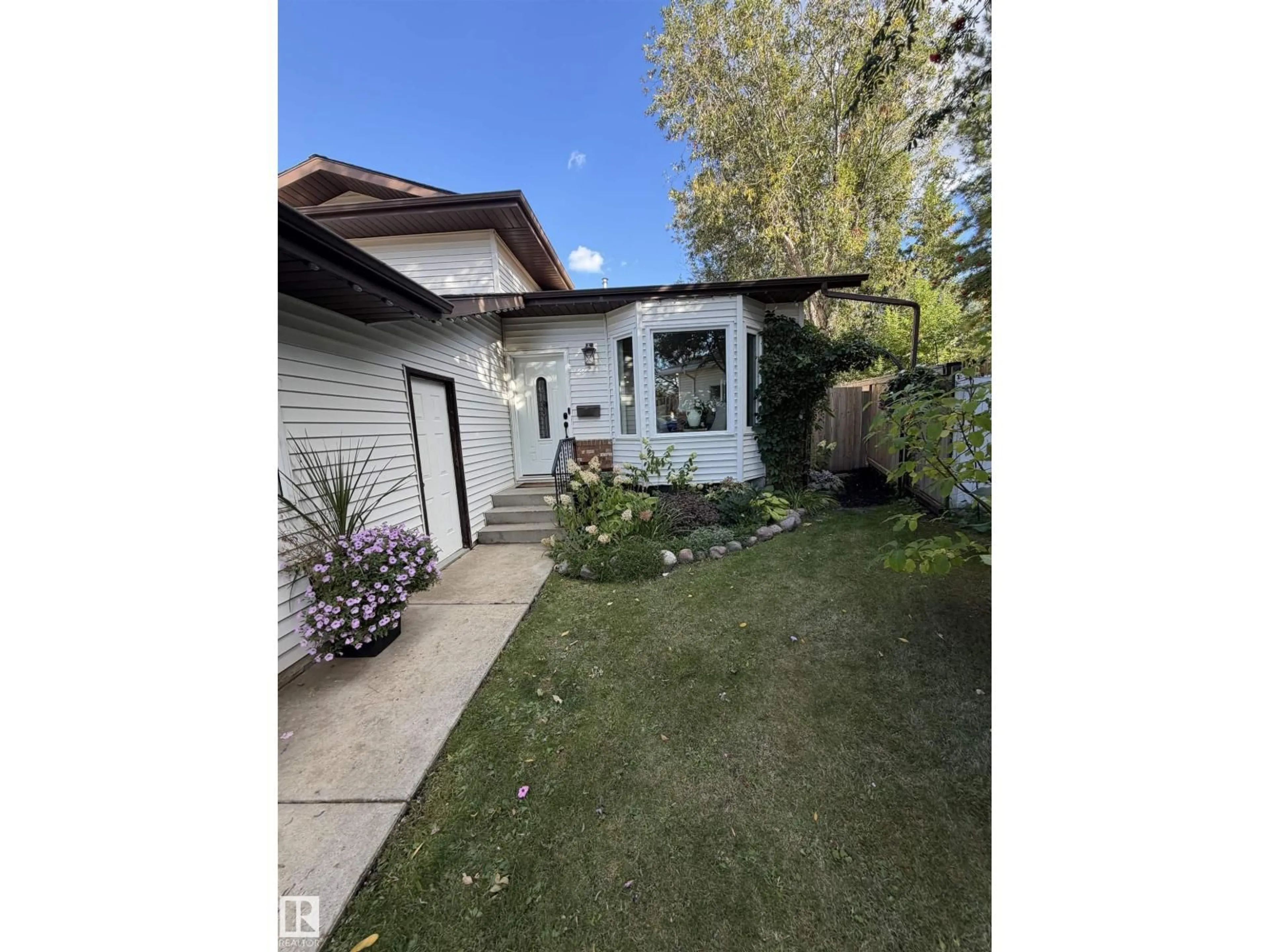 Unknown for 5 CHELSEA MR, Sherwood Park Alberta T8H1E2
