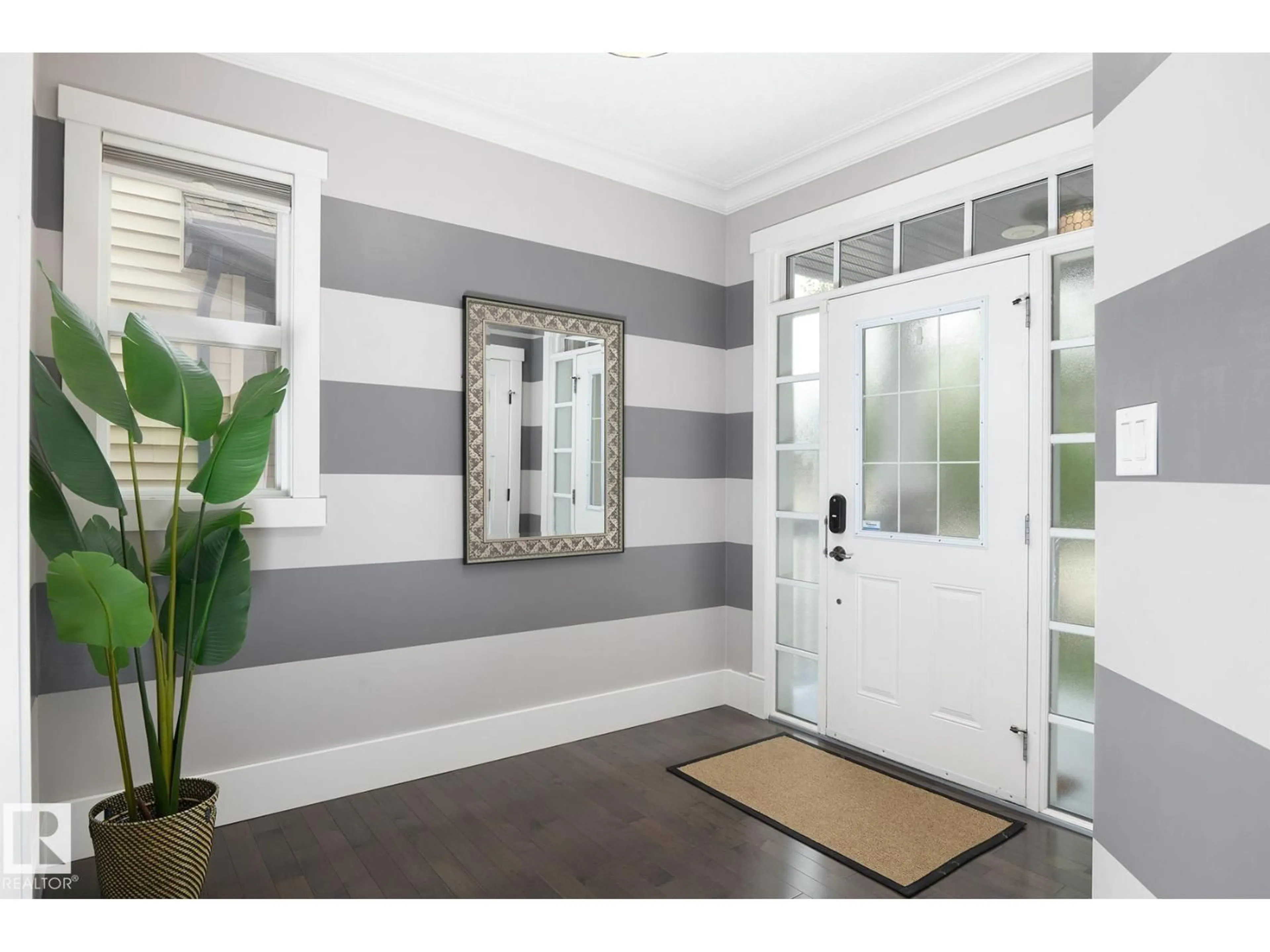 Indoor entryway for 886 ARMITAGE WD, Edmonton Alberta T6W0H2
