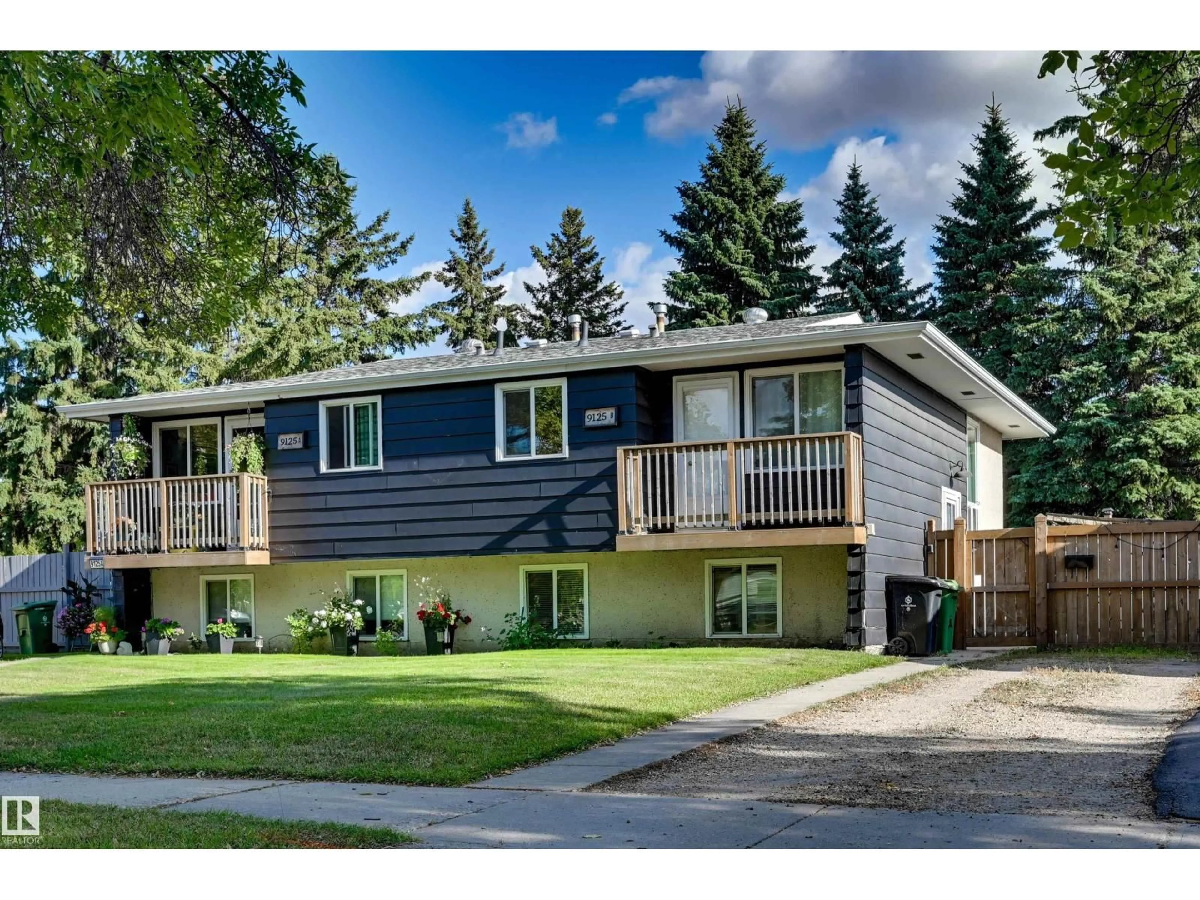 Home with vinyl exterior material, street for 9125B 94 AV, Fort Saskatchewan Alberta T8L1B8