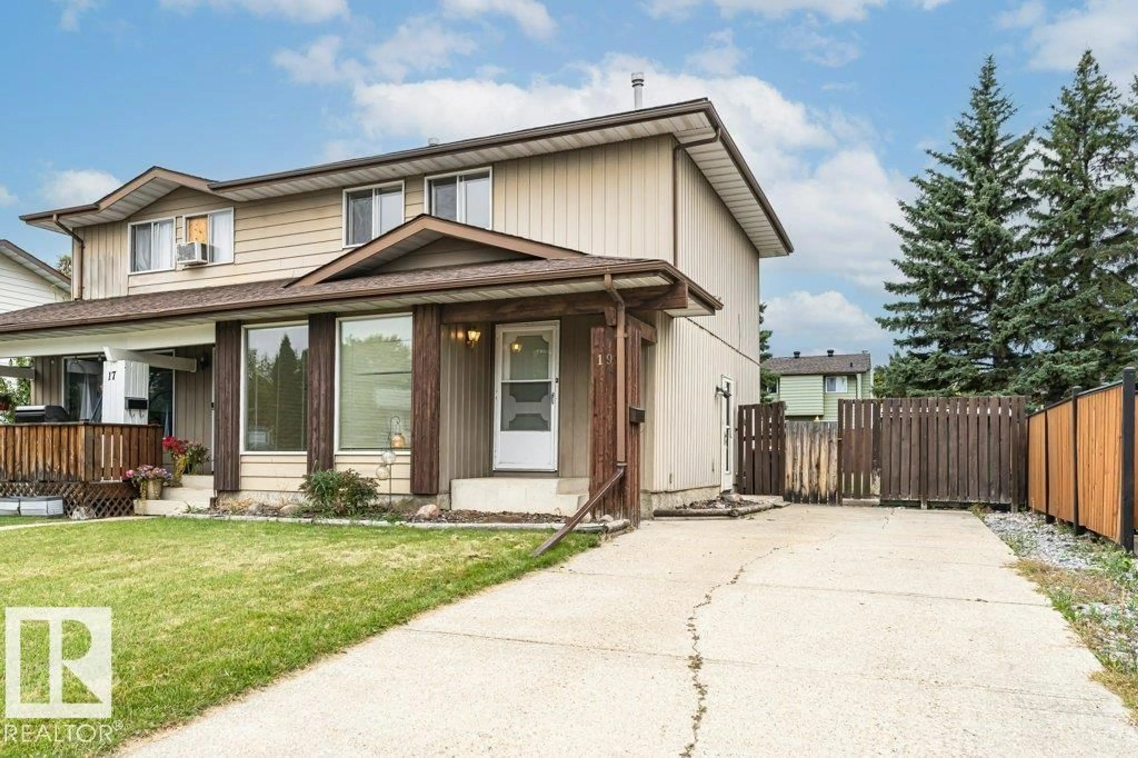 Home with vinyl exterior material, street for 19 GOLDEN SPIKE RD, Stony Plain Alberta T7Z1H3