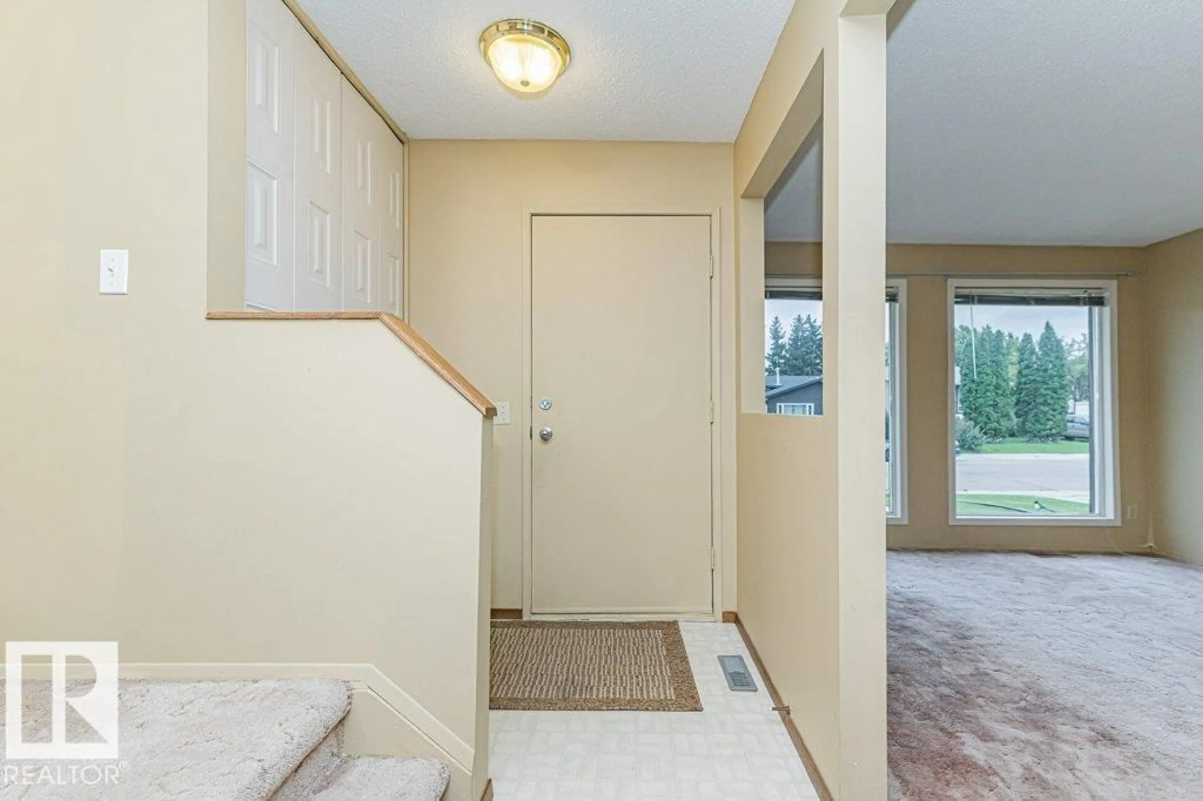 Indoor entryway for 19 GOLDEN SPIKE RD, Stony Plain Alberta T7Z1H3