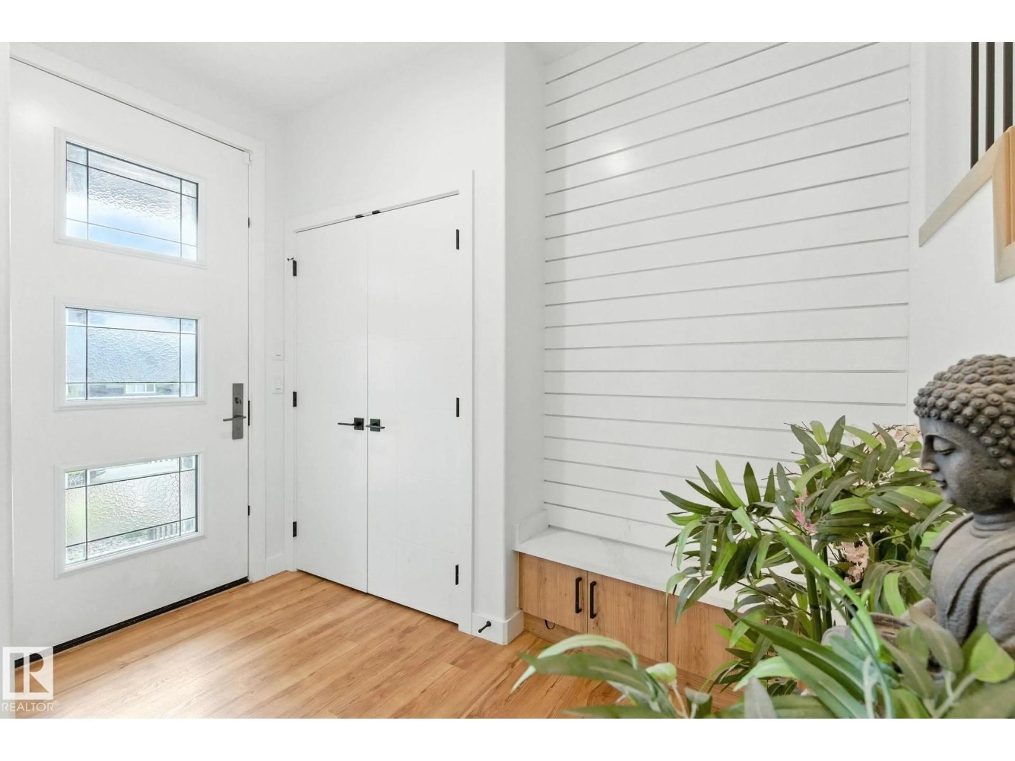 Indoor entryway for 1048 GOLDFINCH WY, Edmonton Alberta T5S0R2