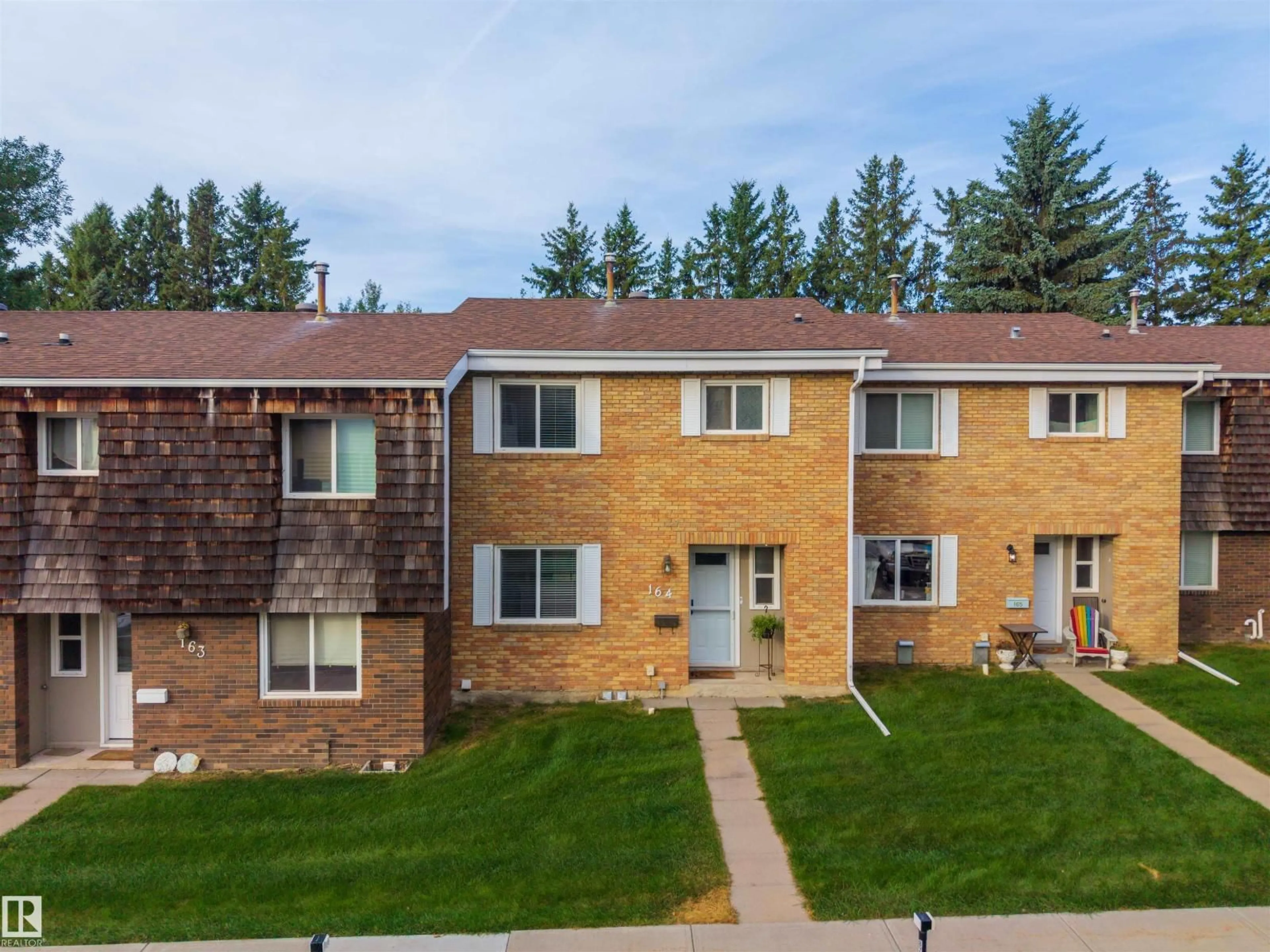 A pic from outside/outdoor area/front of a property/back of a property/a pic from drone, unknown for 164 GREAT OA, Sherwood Park Alberta T8A0V8