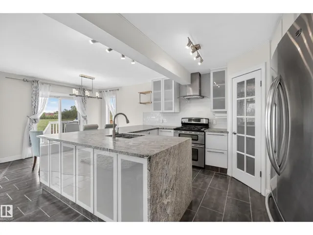11827 8 AV, Edmonton 3