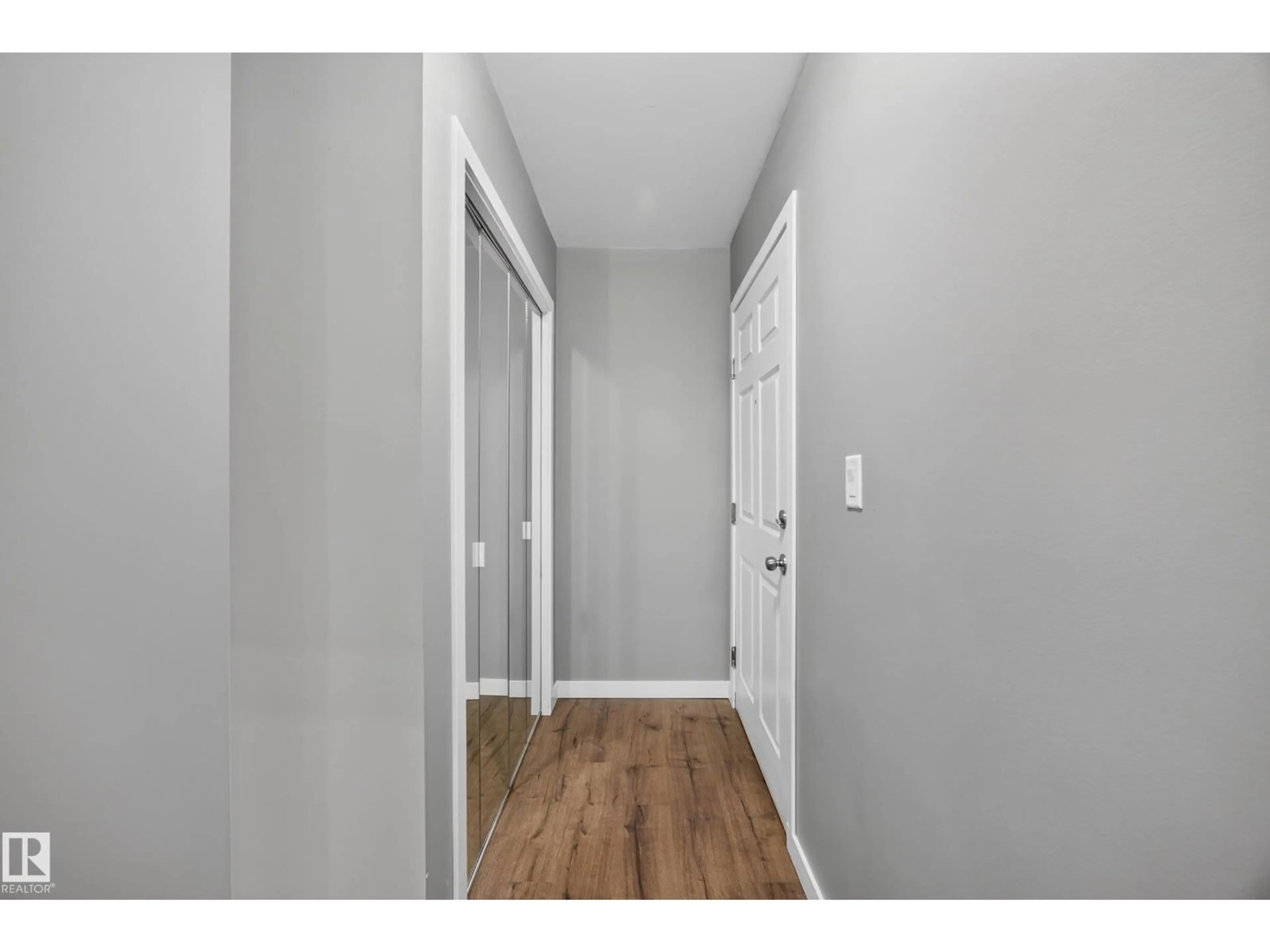 Indoor entryway for 405 10118 95 ST NW, Edmonton Alberta T5H4R6
