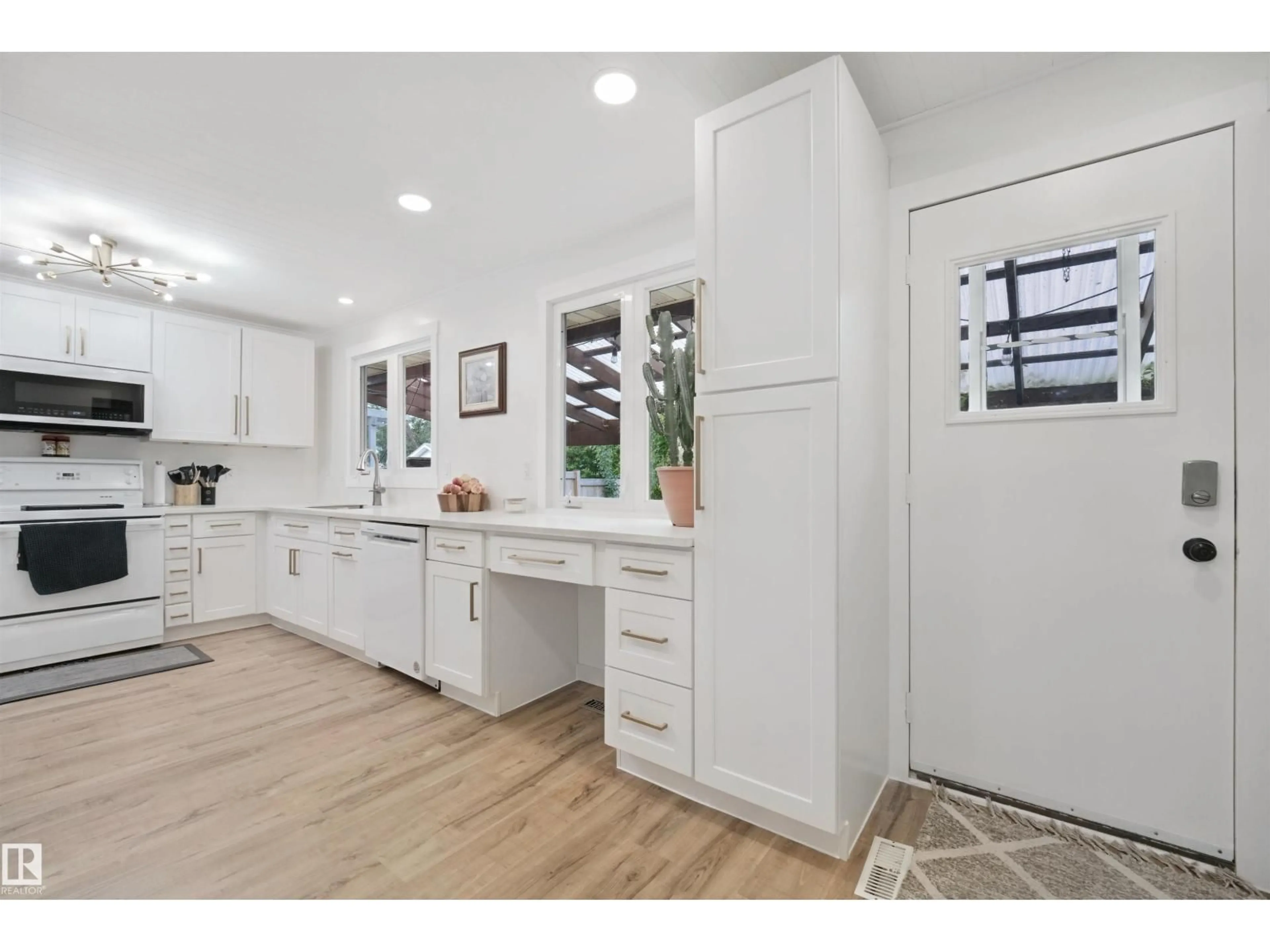 Open concept kitchen, unknown for 4204 40A ST, Leduc Alberta T9E4X1