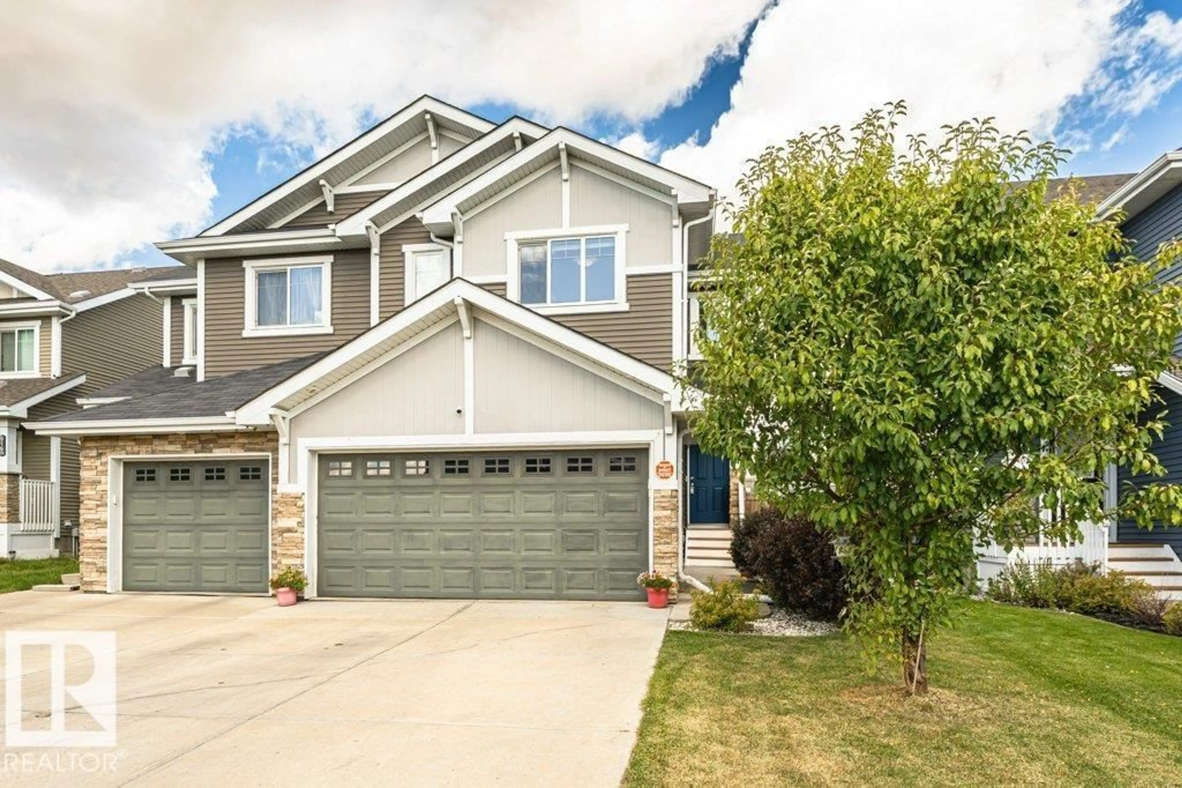 Home with vinyl exterior material, street for 923 EBBERS CR, Edmonton Alberta T5Y3V1